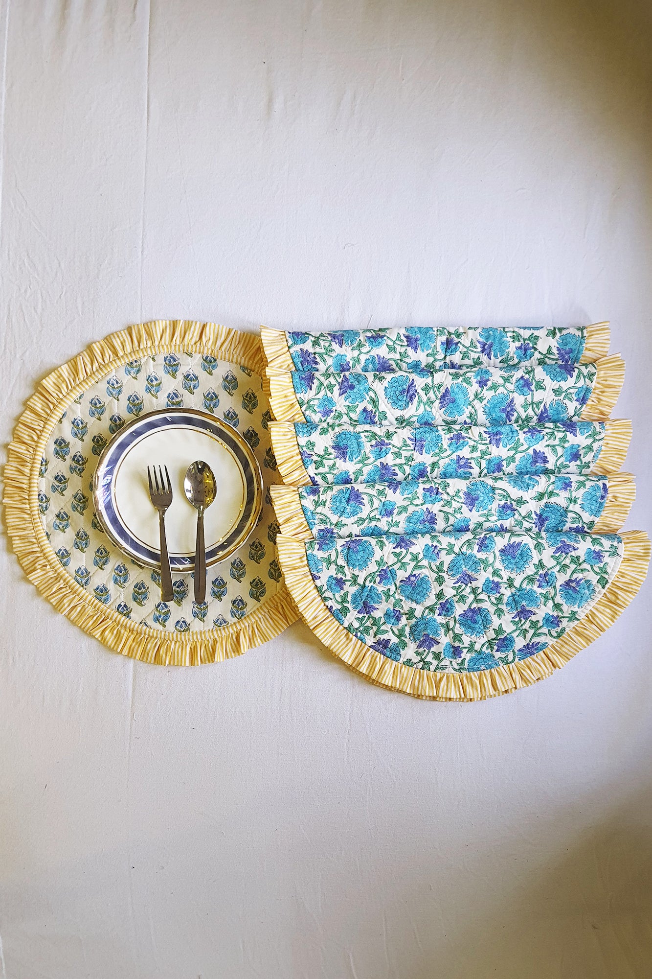 Aqua Motifs Reversible Round Placemat Set