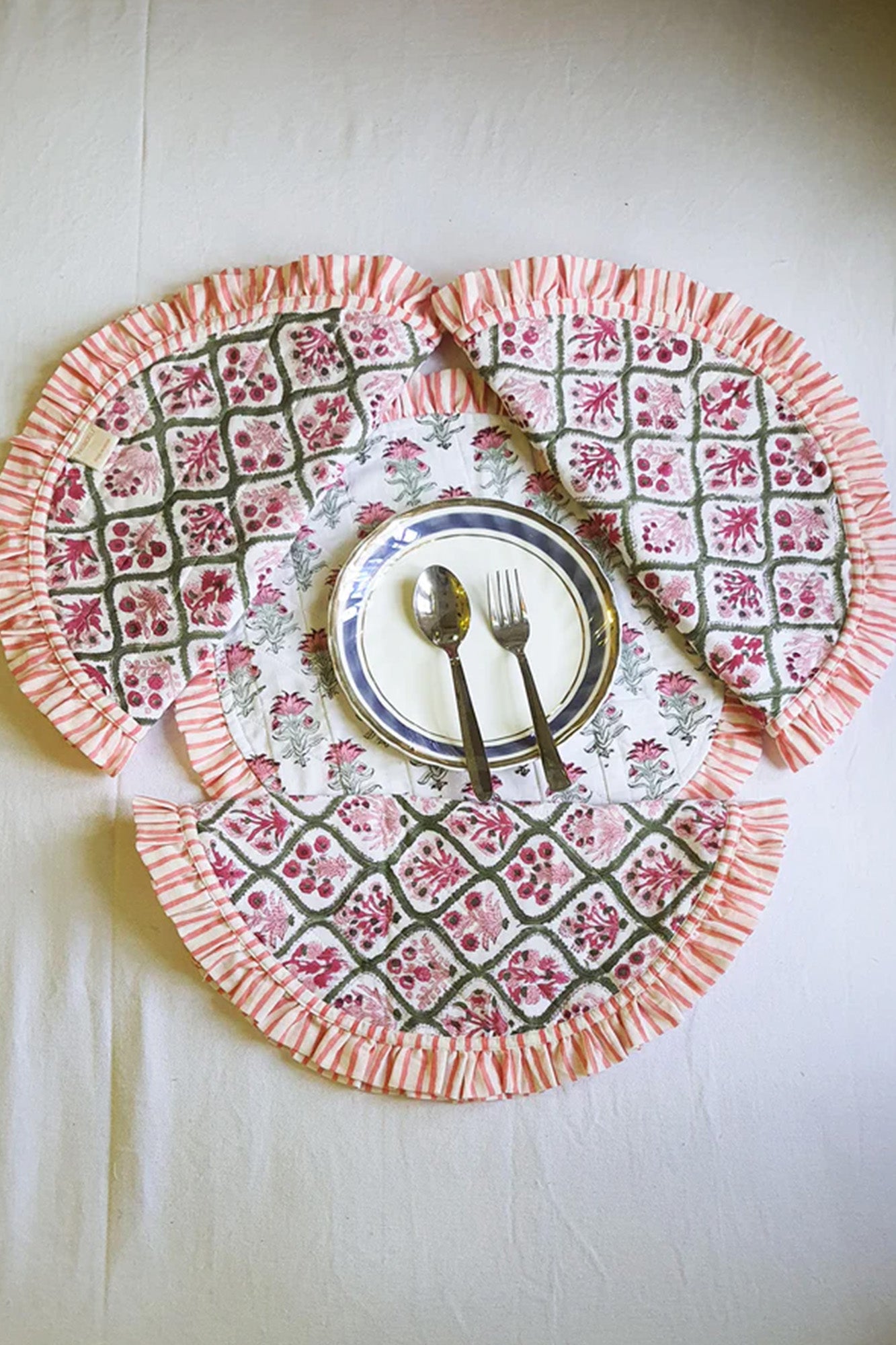 Pink Motifs Reversible Round Placemat Set