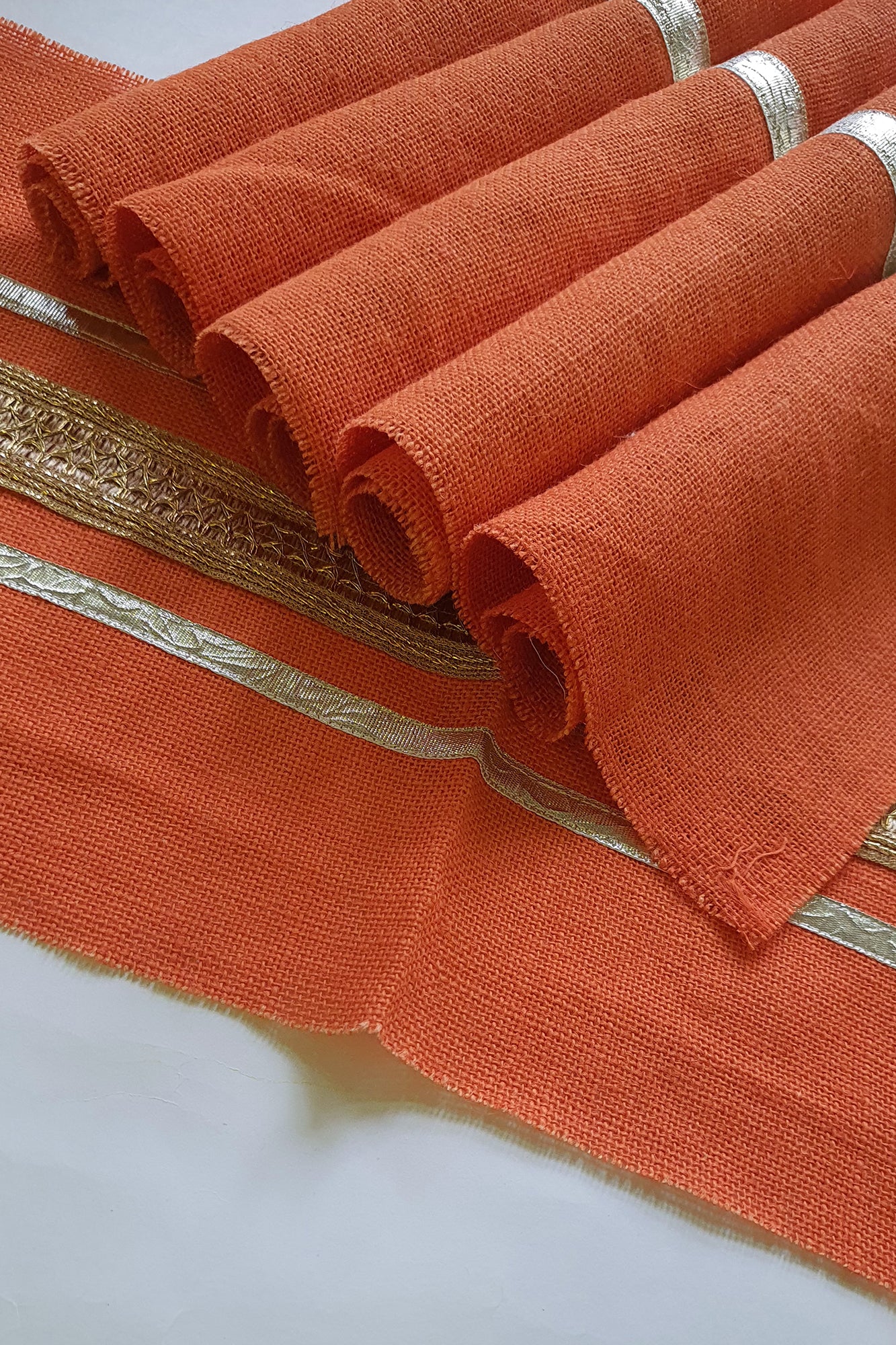 Zari Gotten Placemat Set With Runner