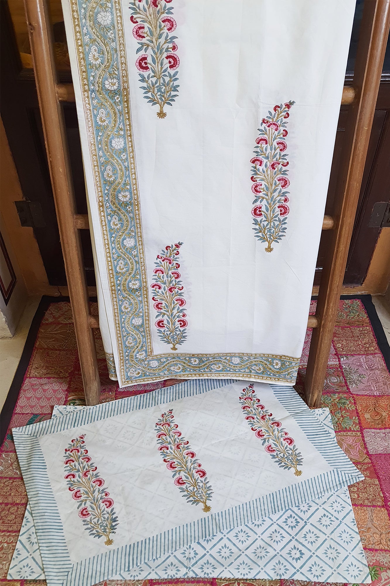 Leafage Pink Bed Sheet With Pillow