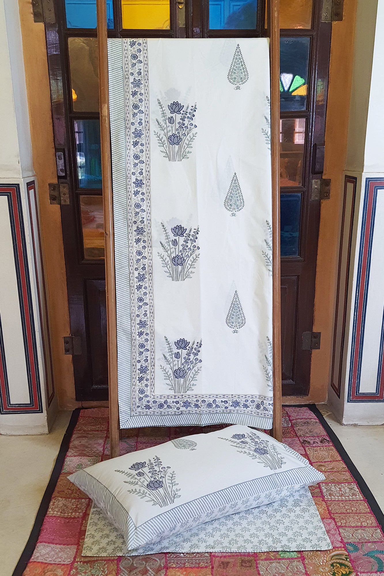 Neel Bagh Bed Sheet With Pillow