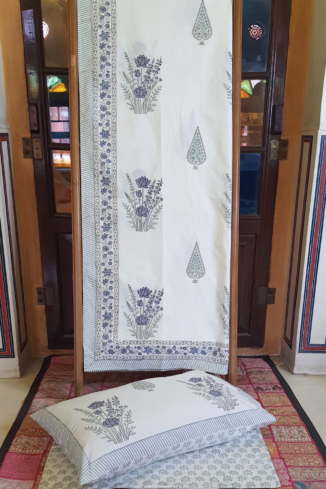 Neel Bagh Bed Sheet With Pillow