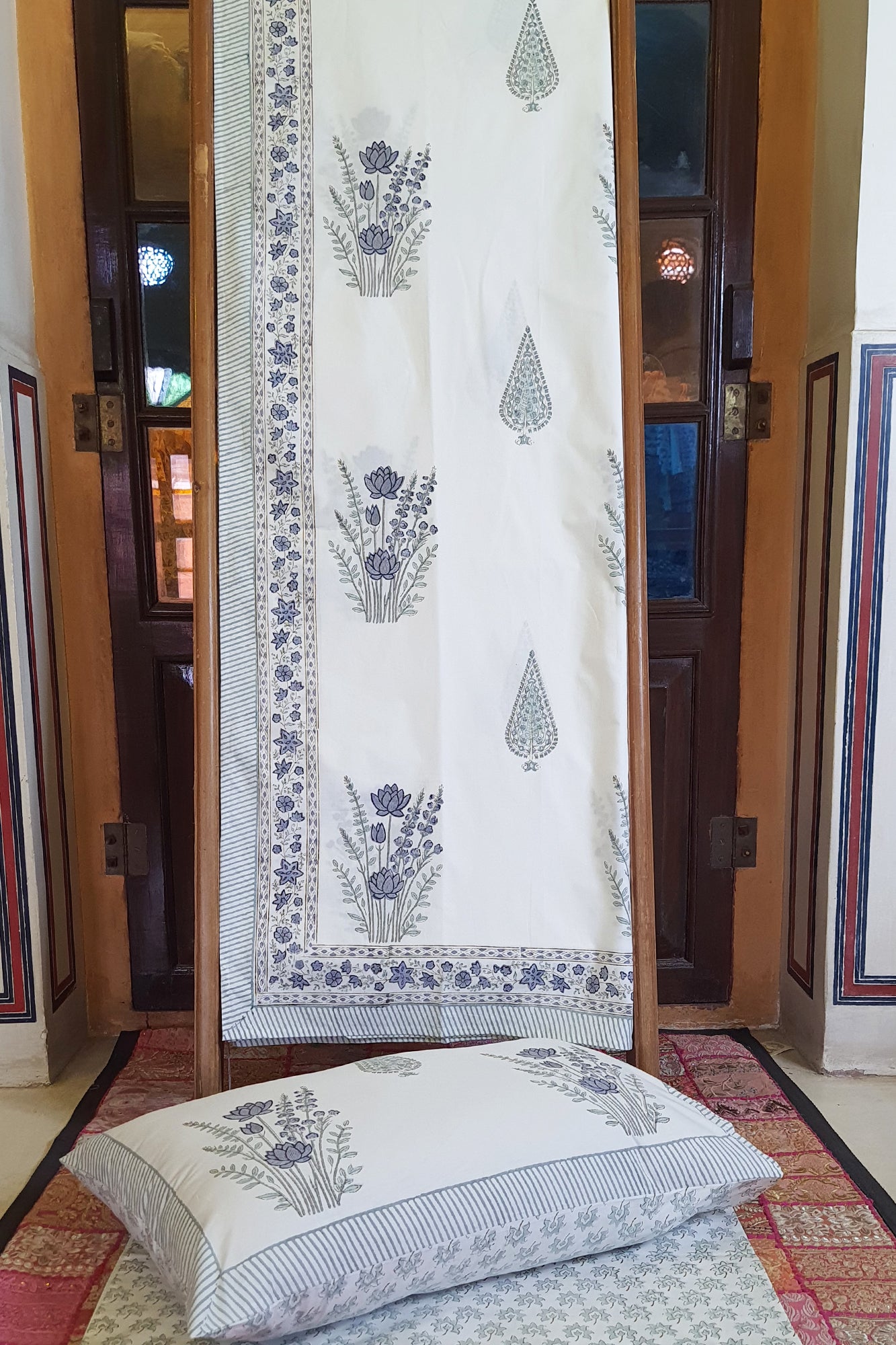 Neel Bagh Bed Sheet With Pillow