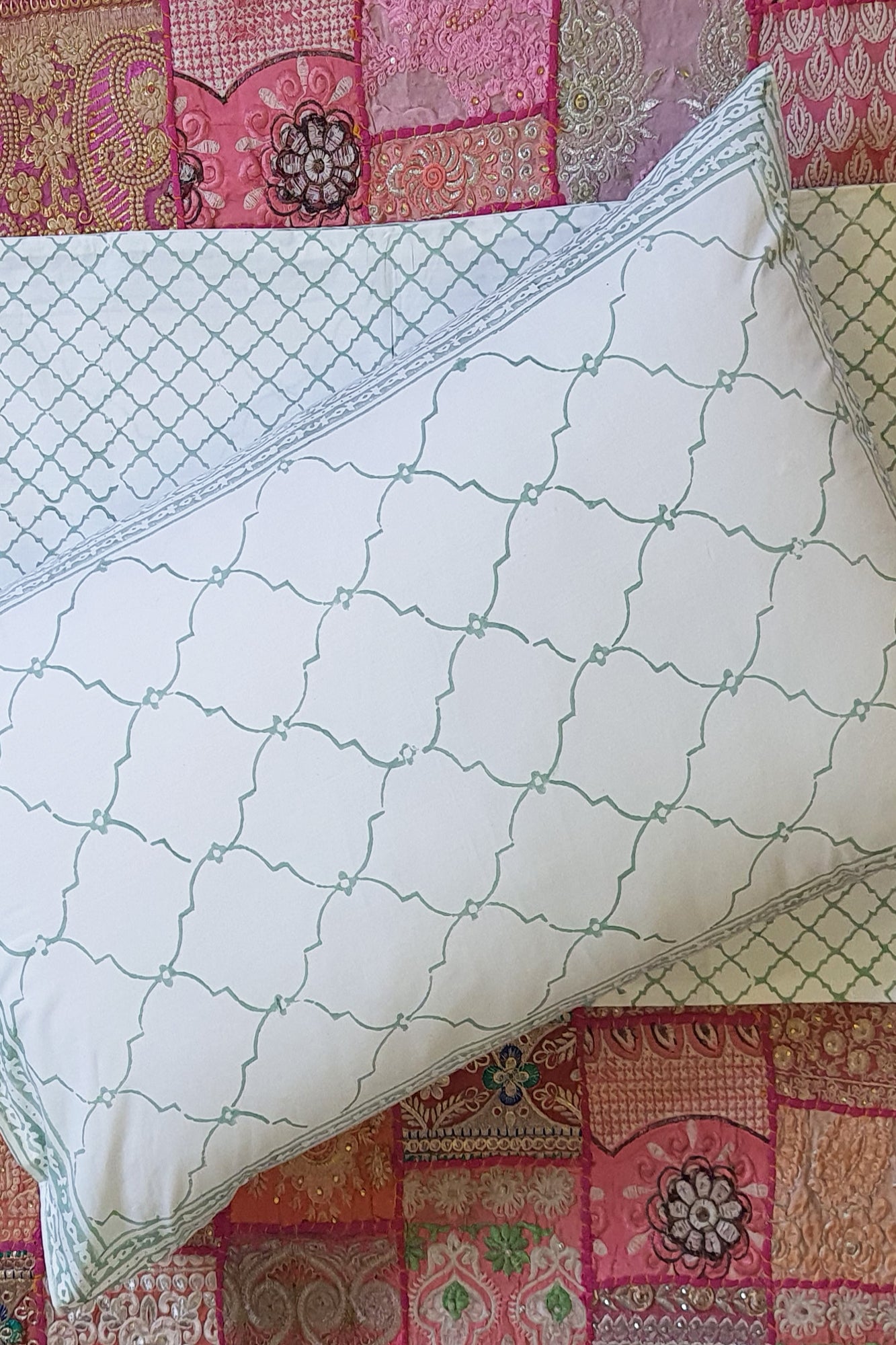 Gulzar Bed Sheet With Pillow