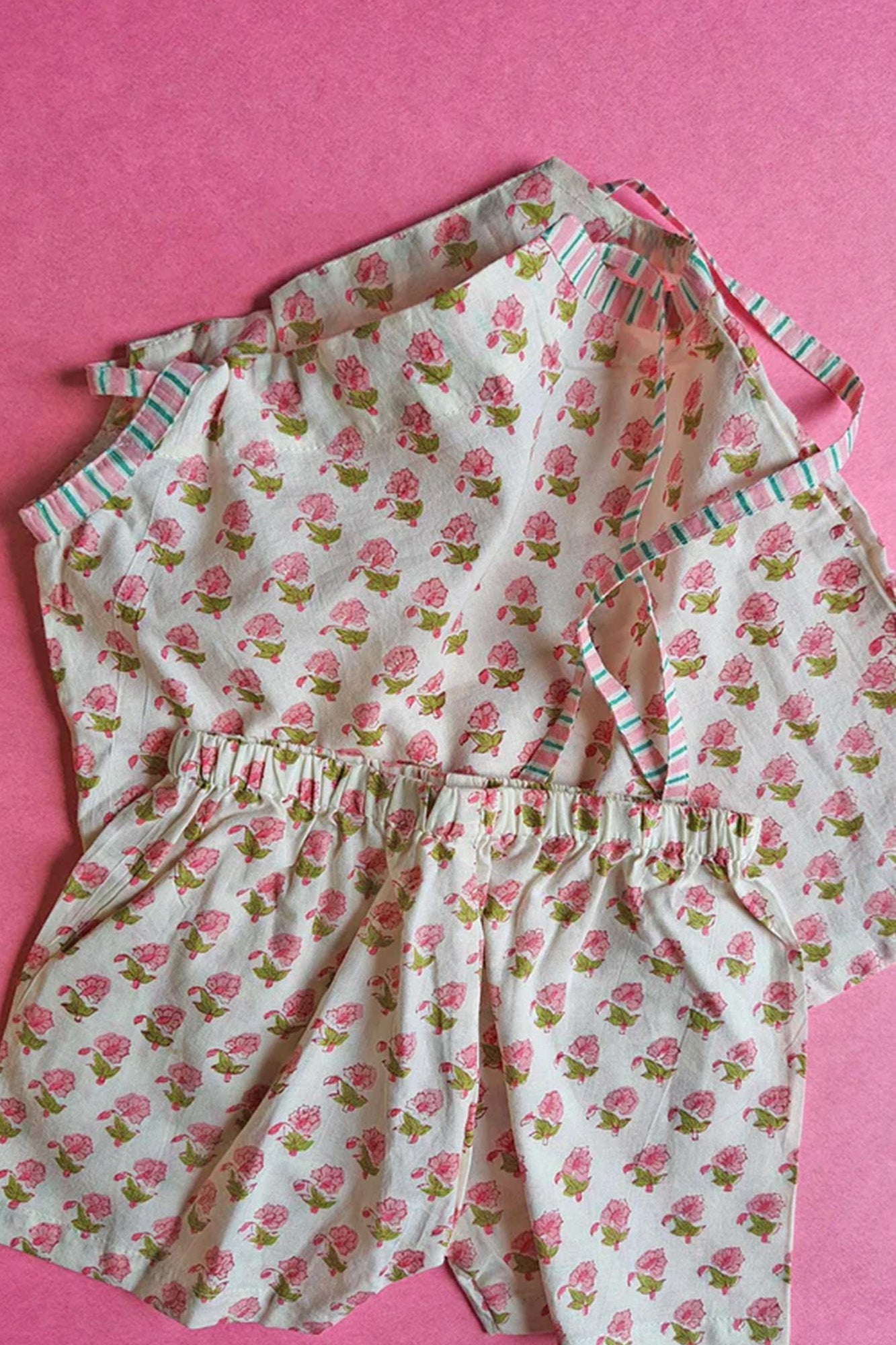 Block Motifs Pink Dori Top With Shorts