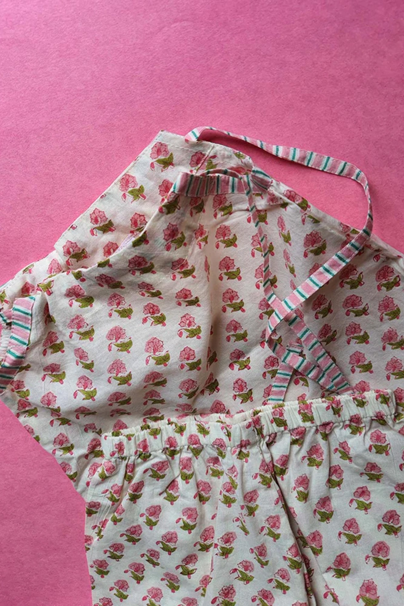 Block Motifs Pink Dori Top With Shorts