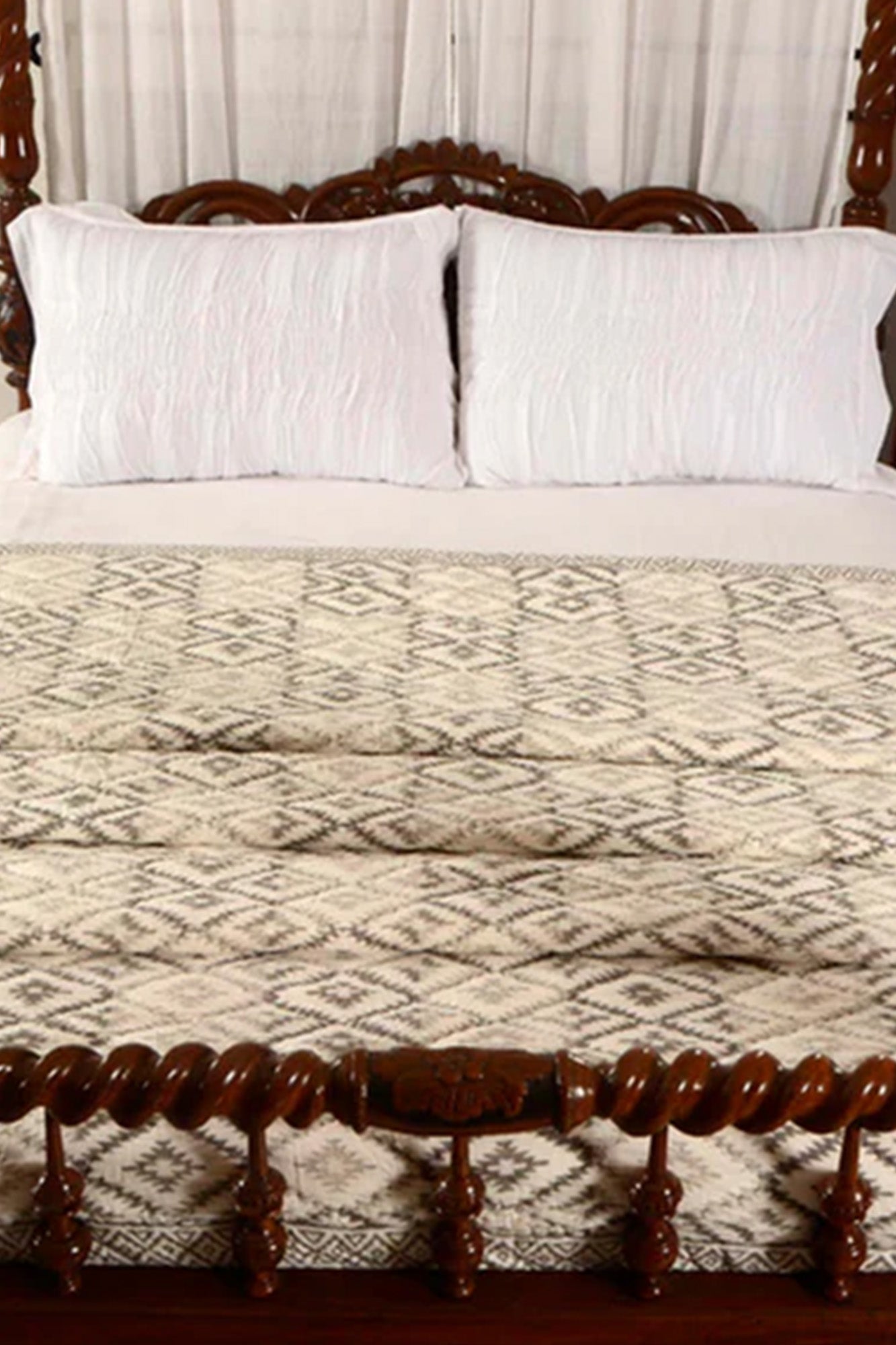 Grey Geometric Razai