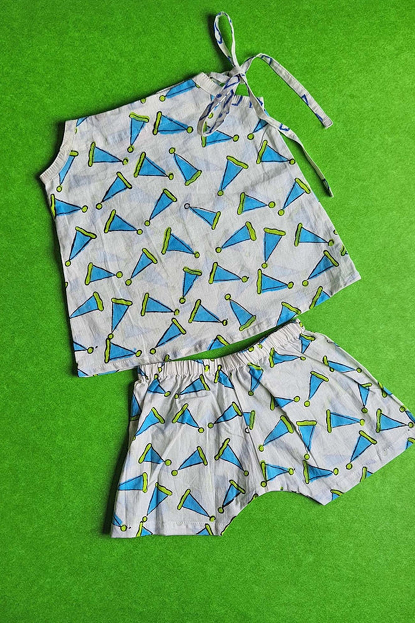 Christmas Cape Dori Top With Shorts