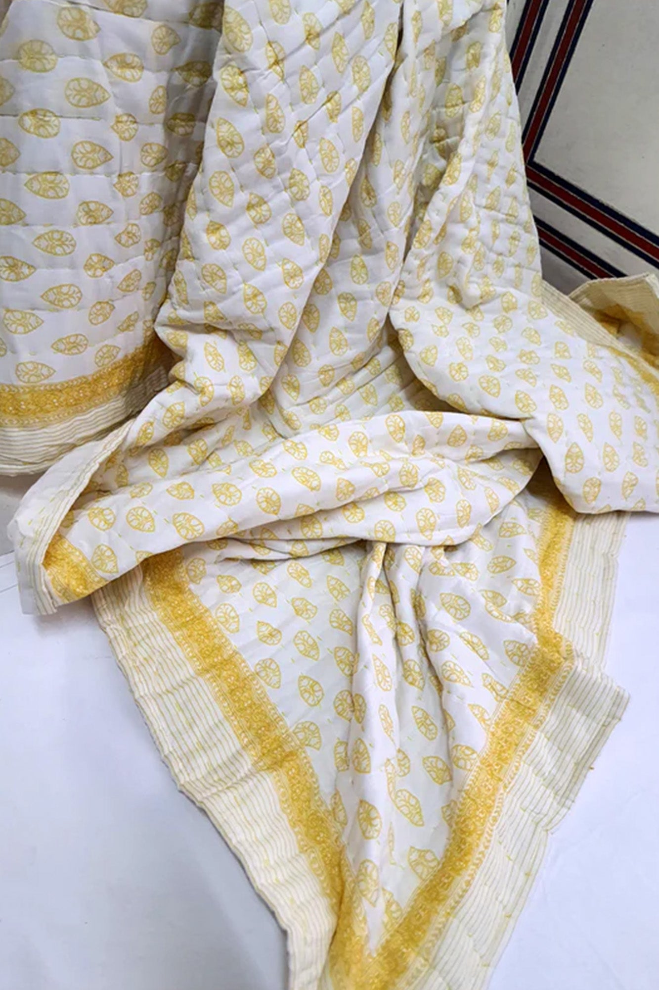 Throw-Block Booti Yellow