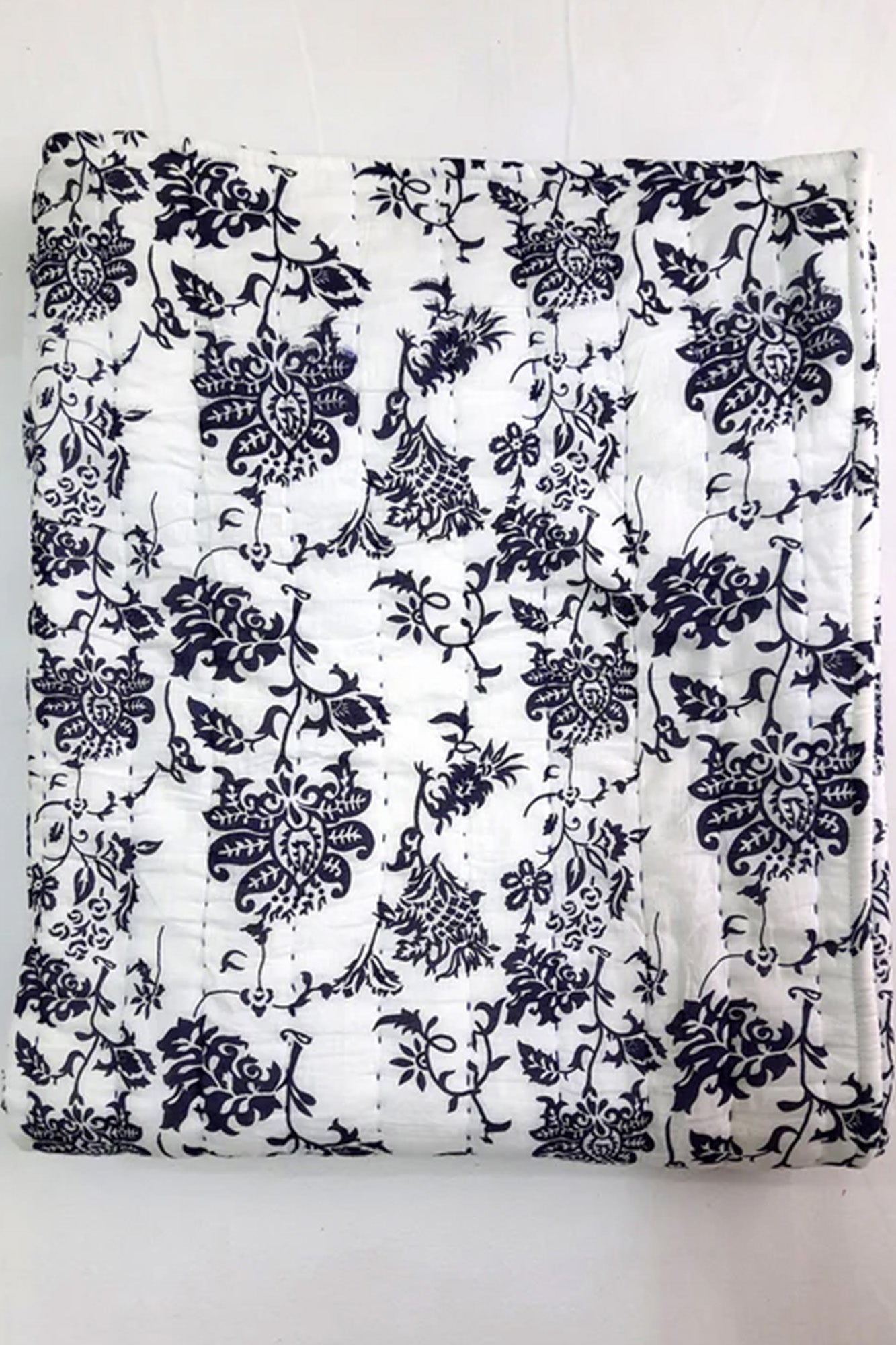 Throw-Black & White