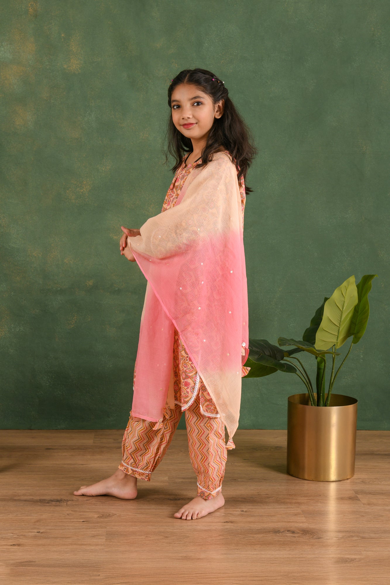 Gulnaar Jaal Kurta & Pant Set