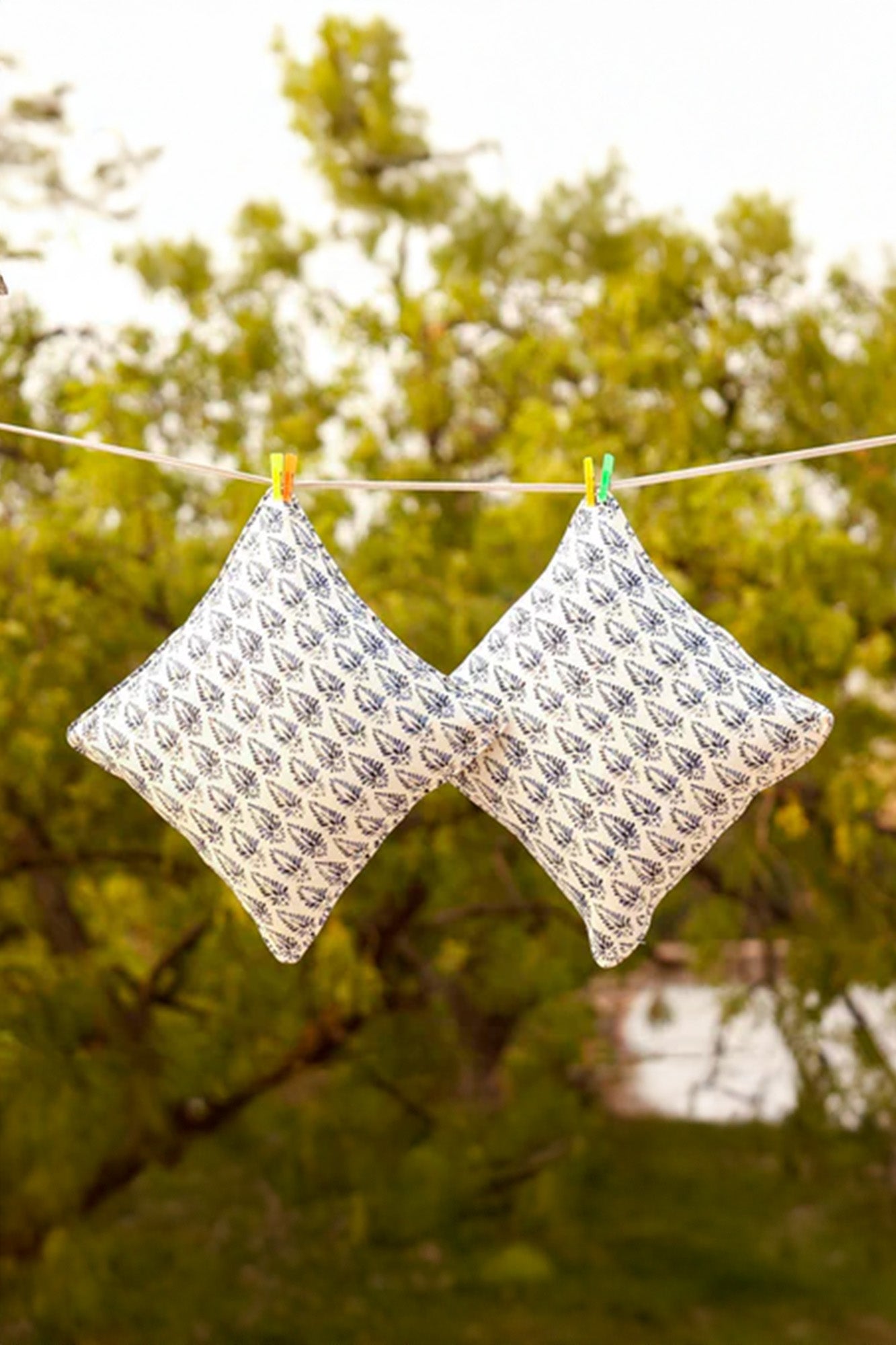 Cushion Cover Blue Leaf Buti