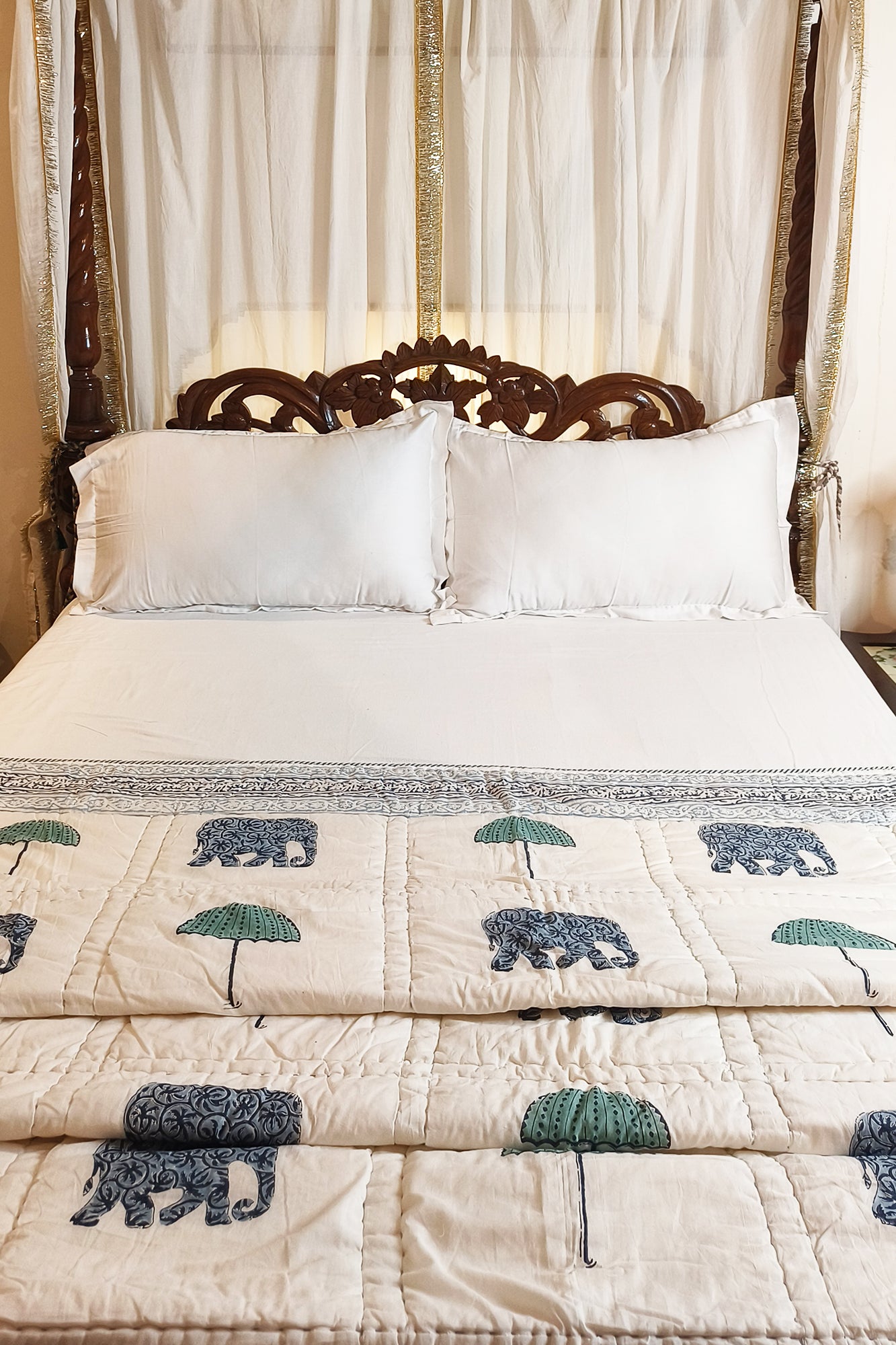 The Umbrella Trunk Razai