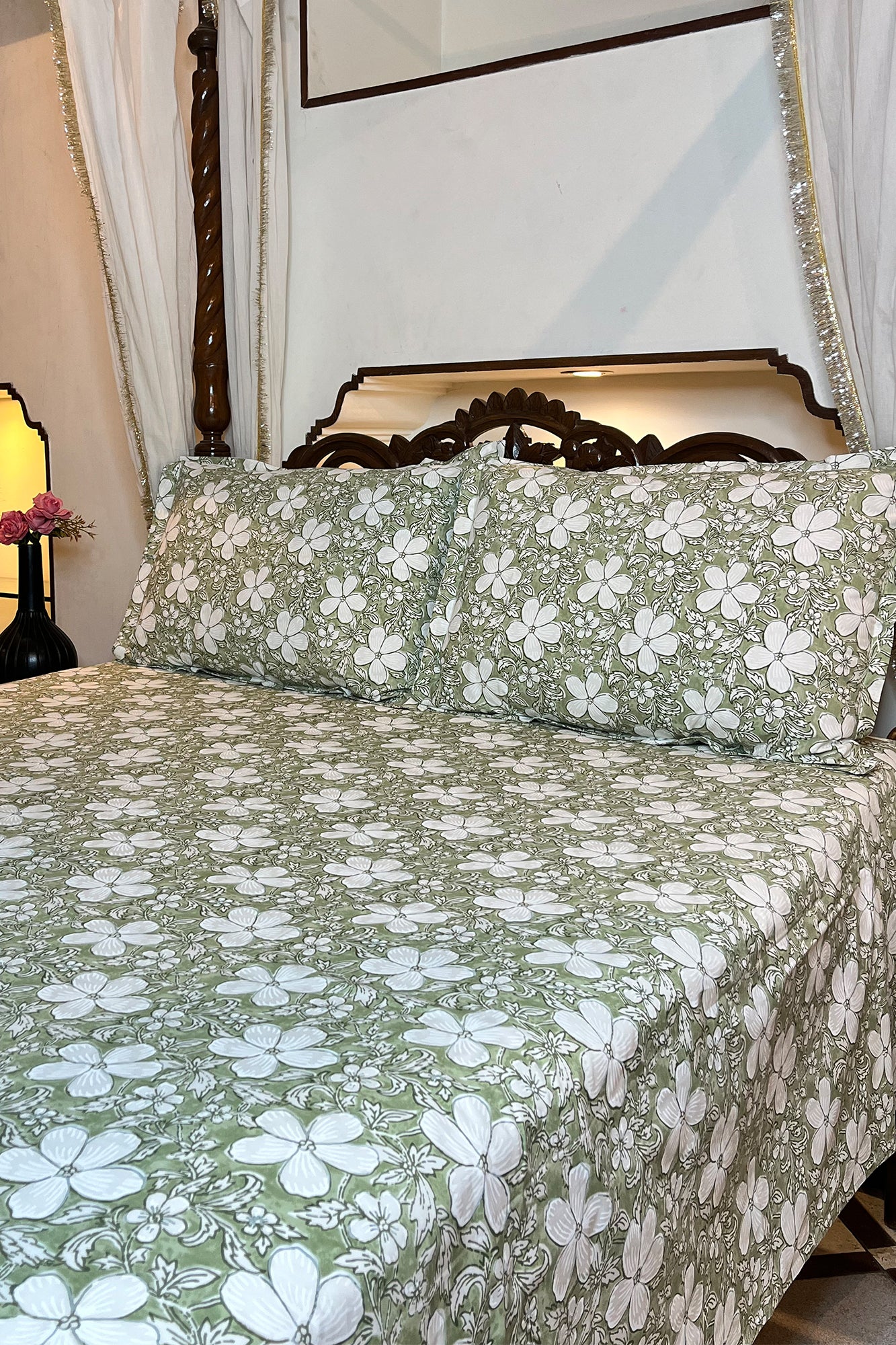 Evergreen Bedsheet With Pillow