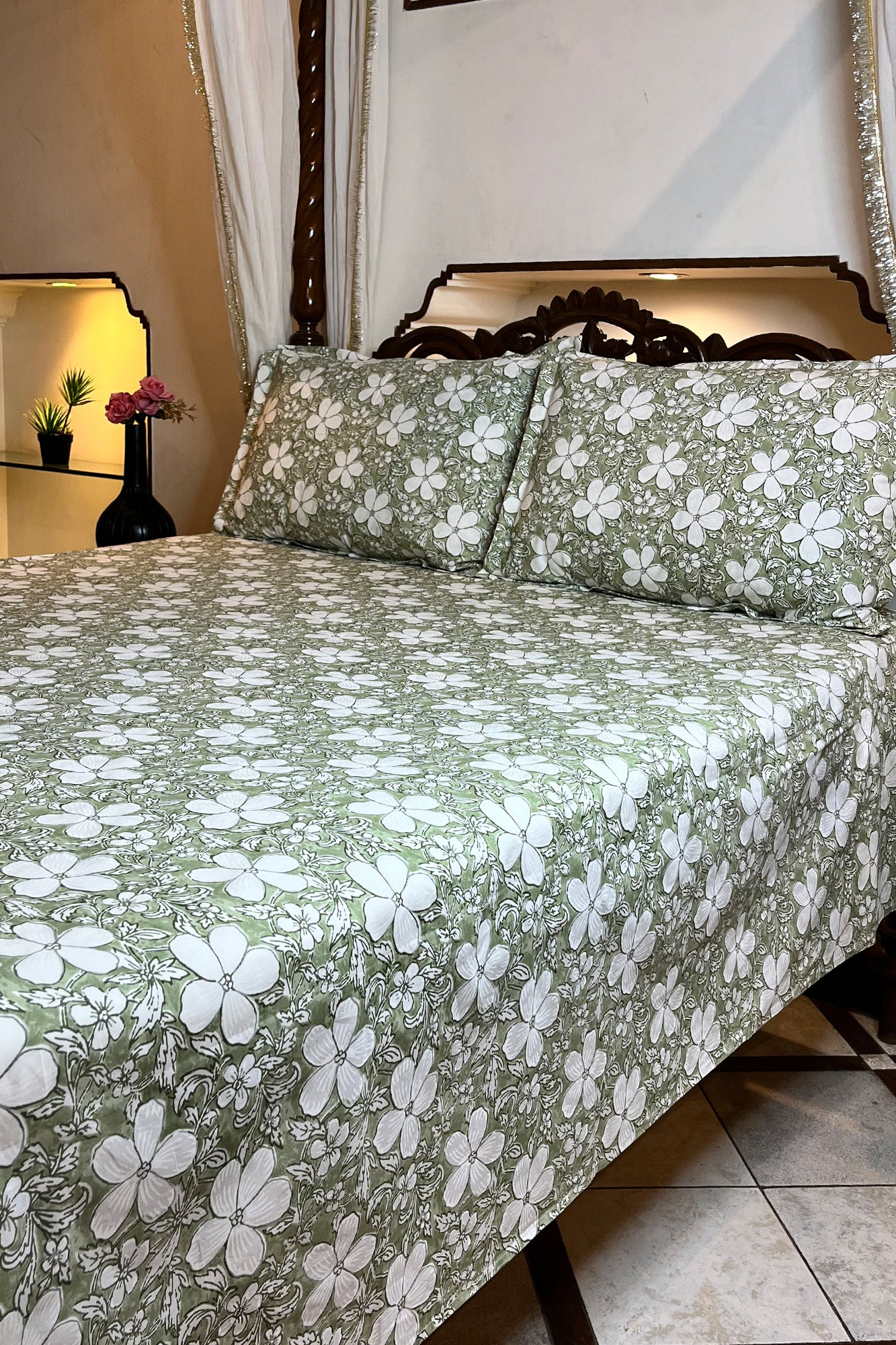 Evergreen Bedsheet With Pillow