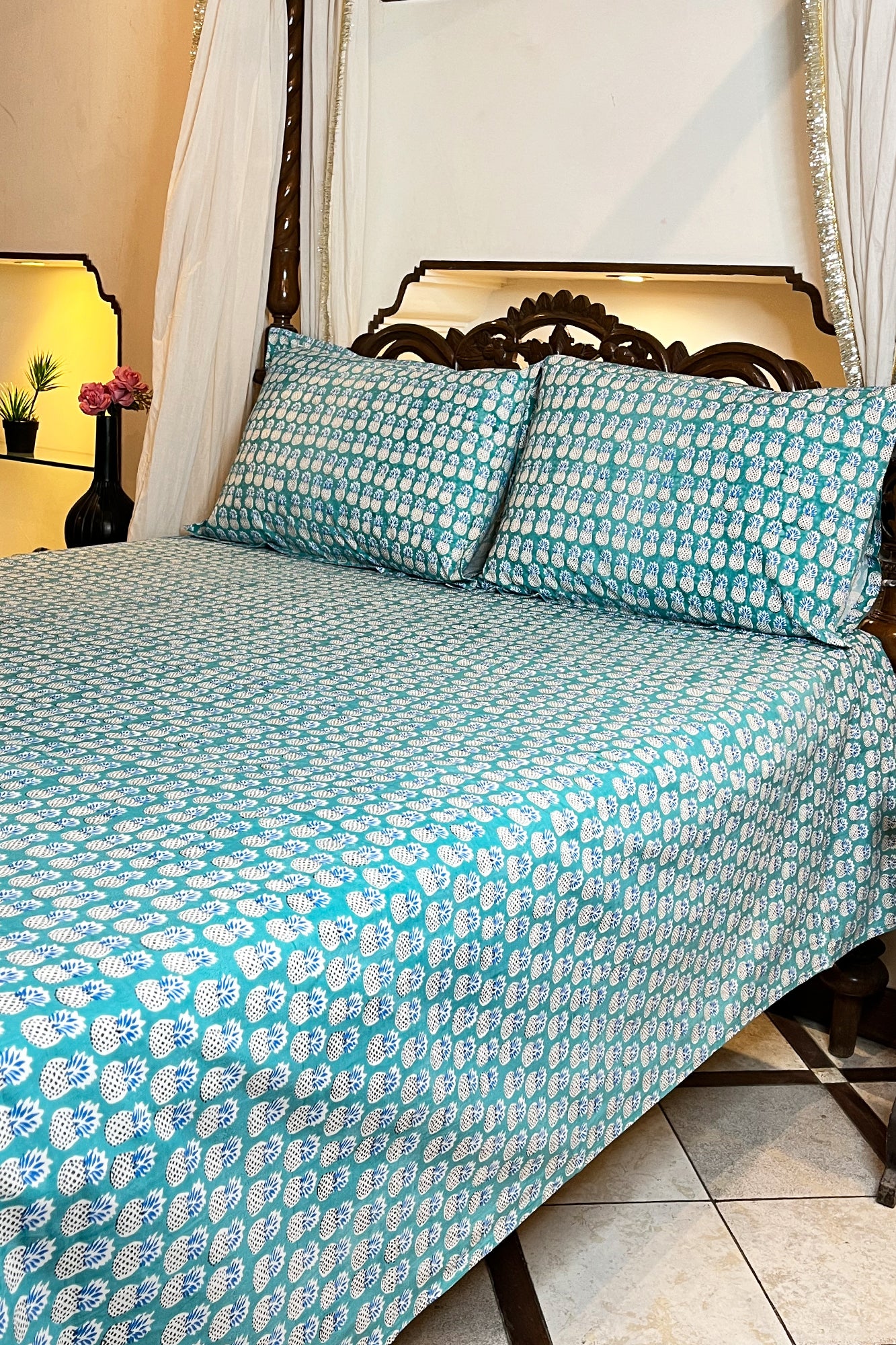 Pineapple Green Bed Sheet With Pillow