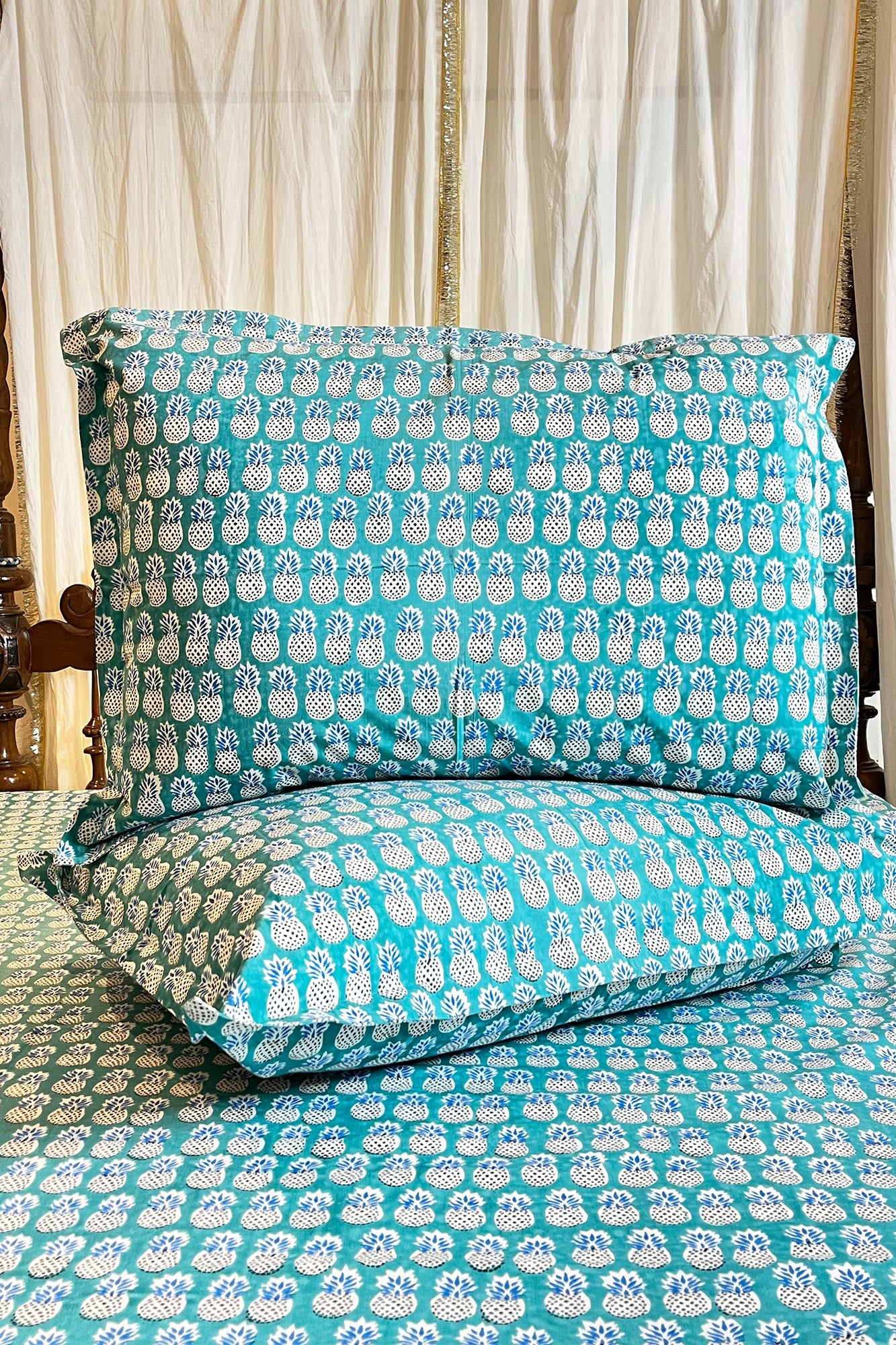 Pineapple Green Bed Sheet With Pillow
