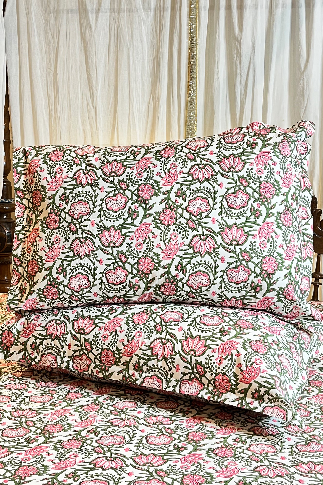 Lotus Pink Bed Sheet With Pillow