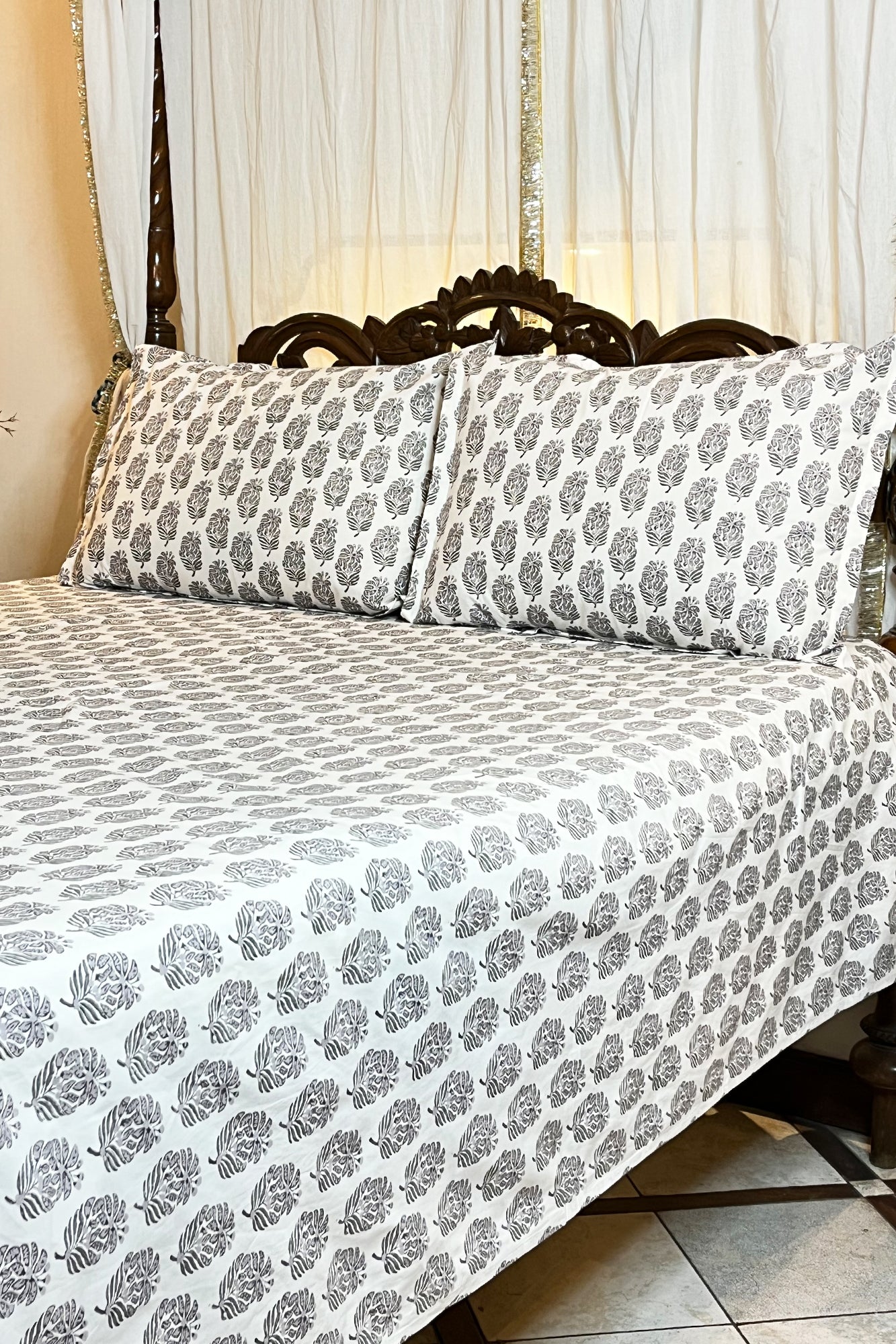Block Motifs Grey Bed Sheet With Pillow