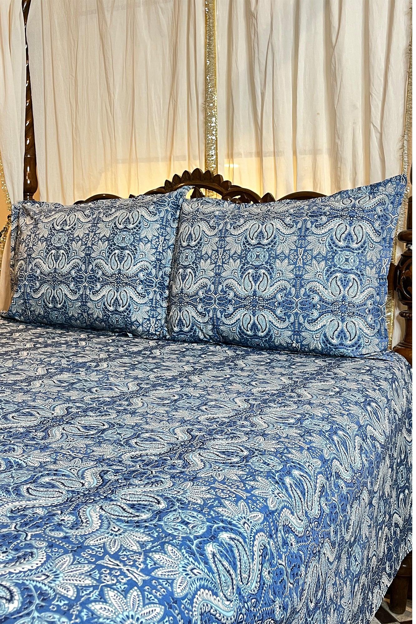 Ocean Blue Bed Sheet With Pillow