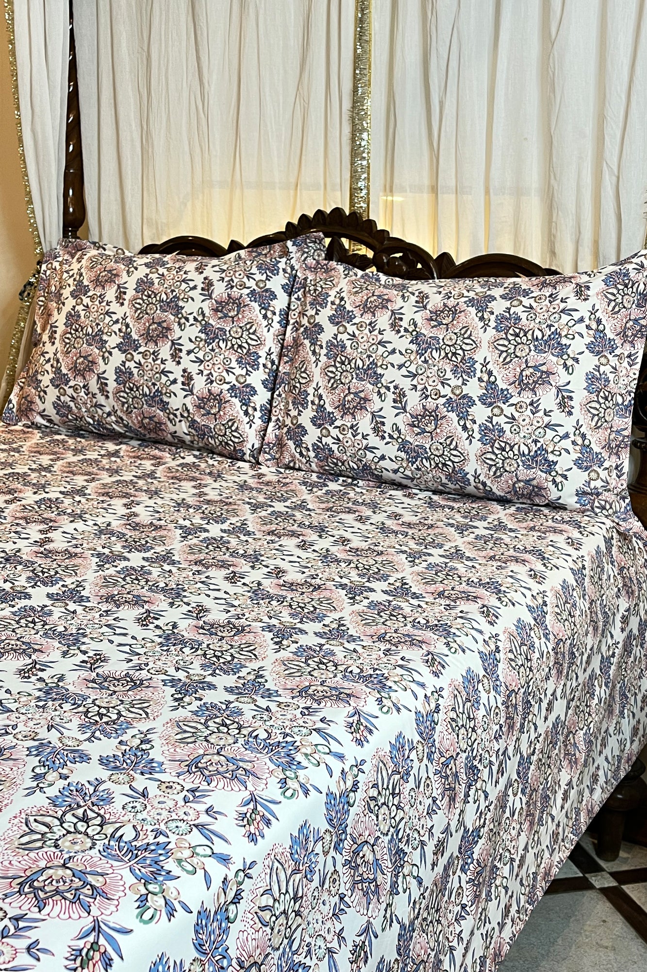 Gooseberry Bed Sheet With Pillow
