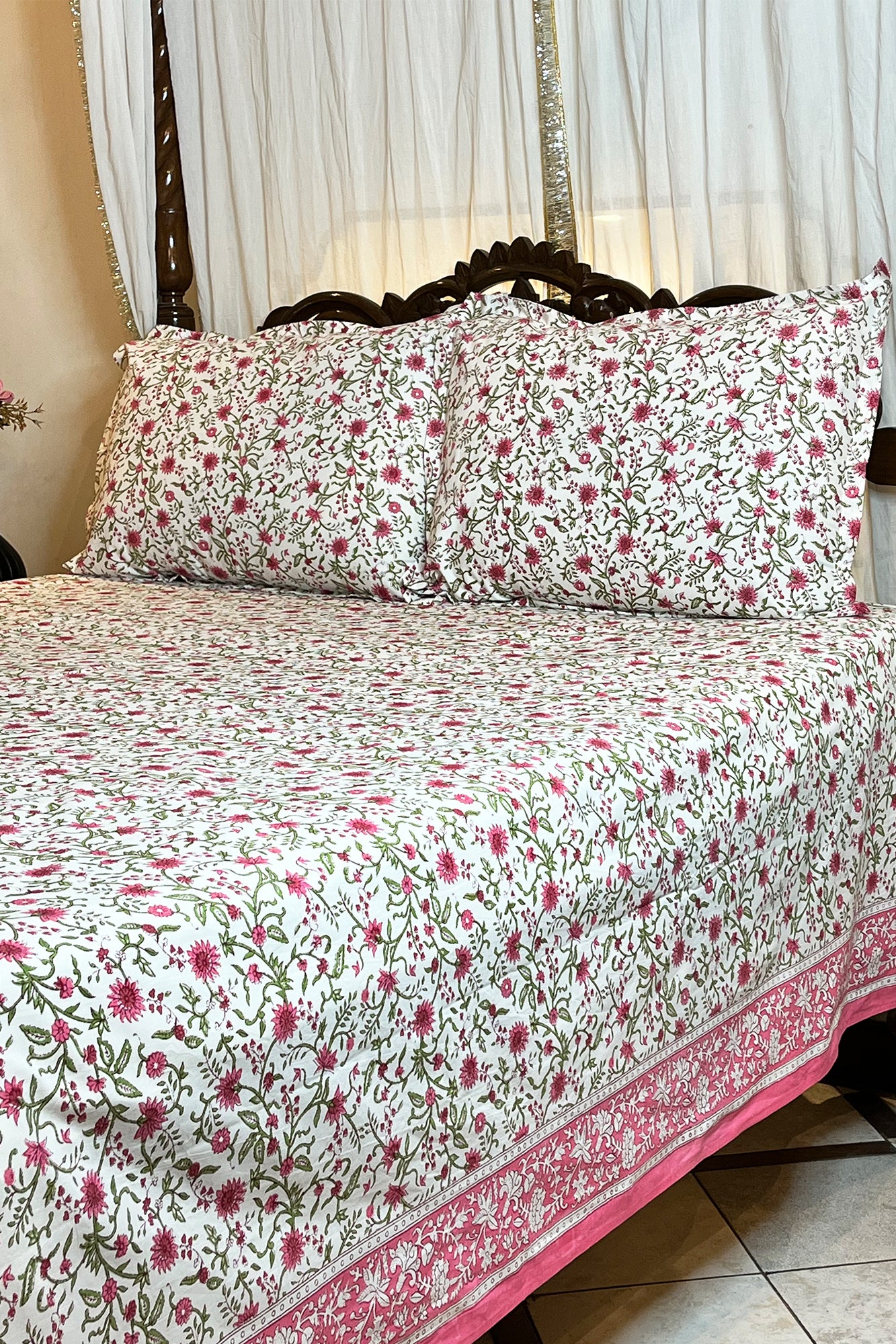 Vintage Pink Bed Sheet With Pillow