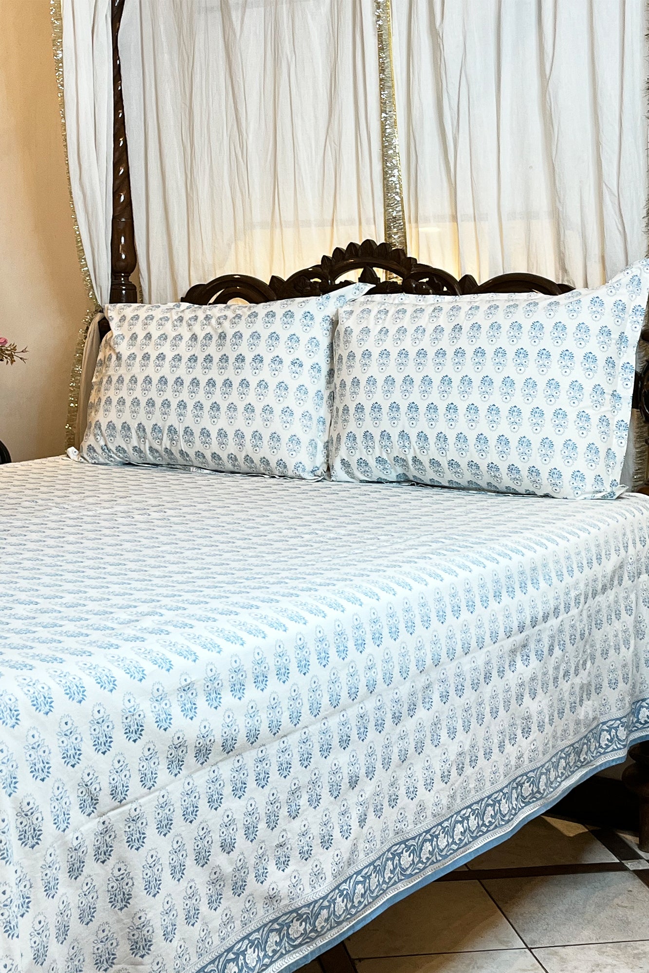 Block Motifs Aqua Bed Sheet With Pillow