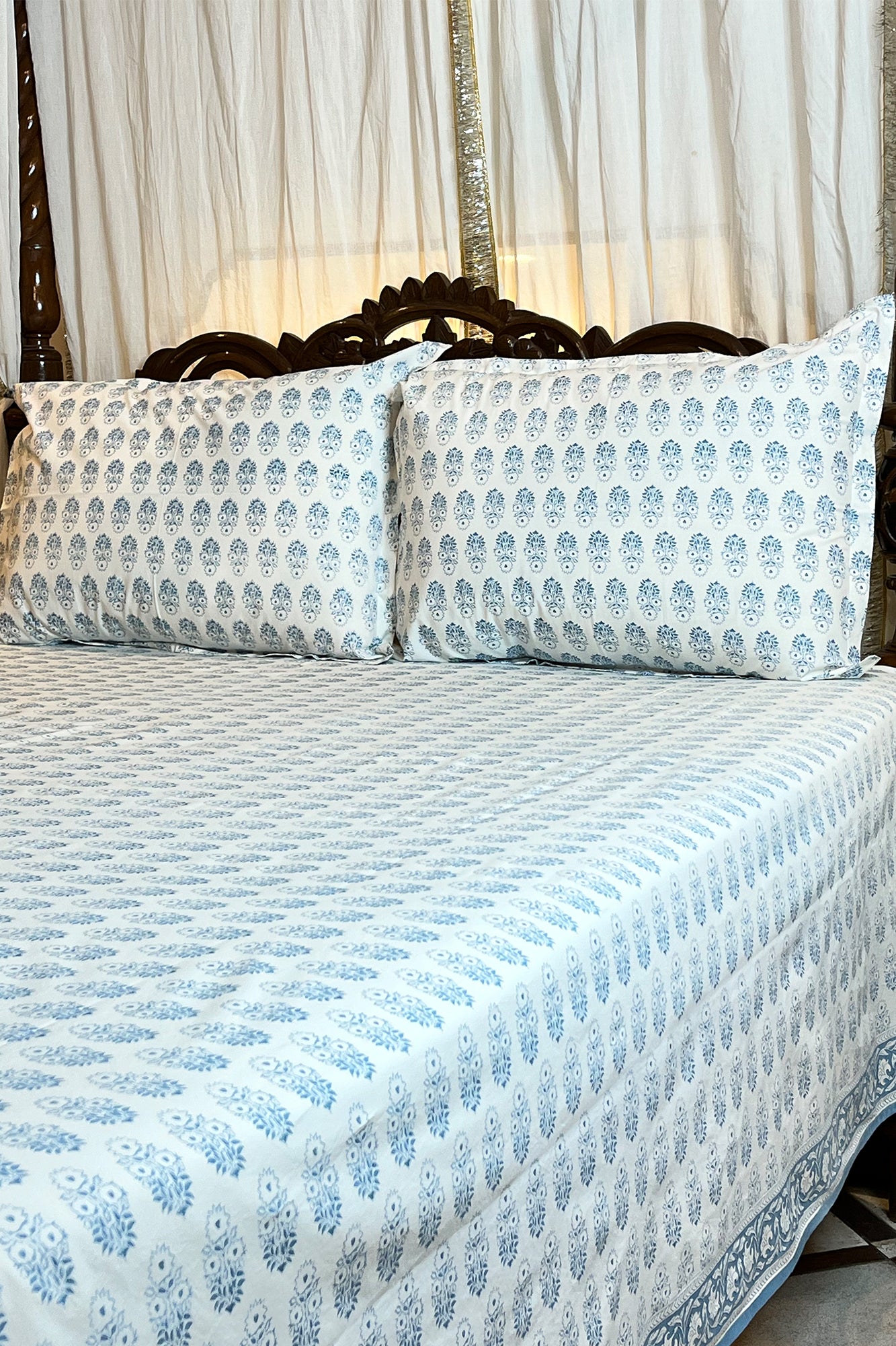 Block Motifs Aqua Bed Sheet With Pillow
