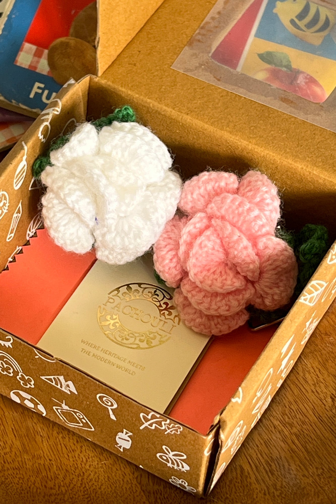 Roses Couple Charm Gift Box