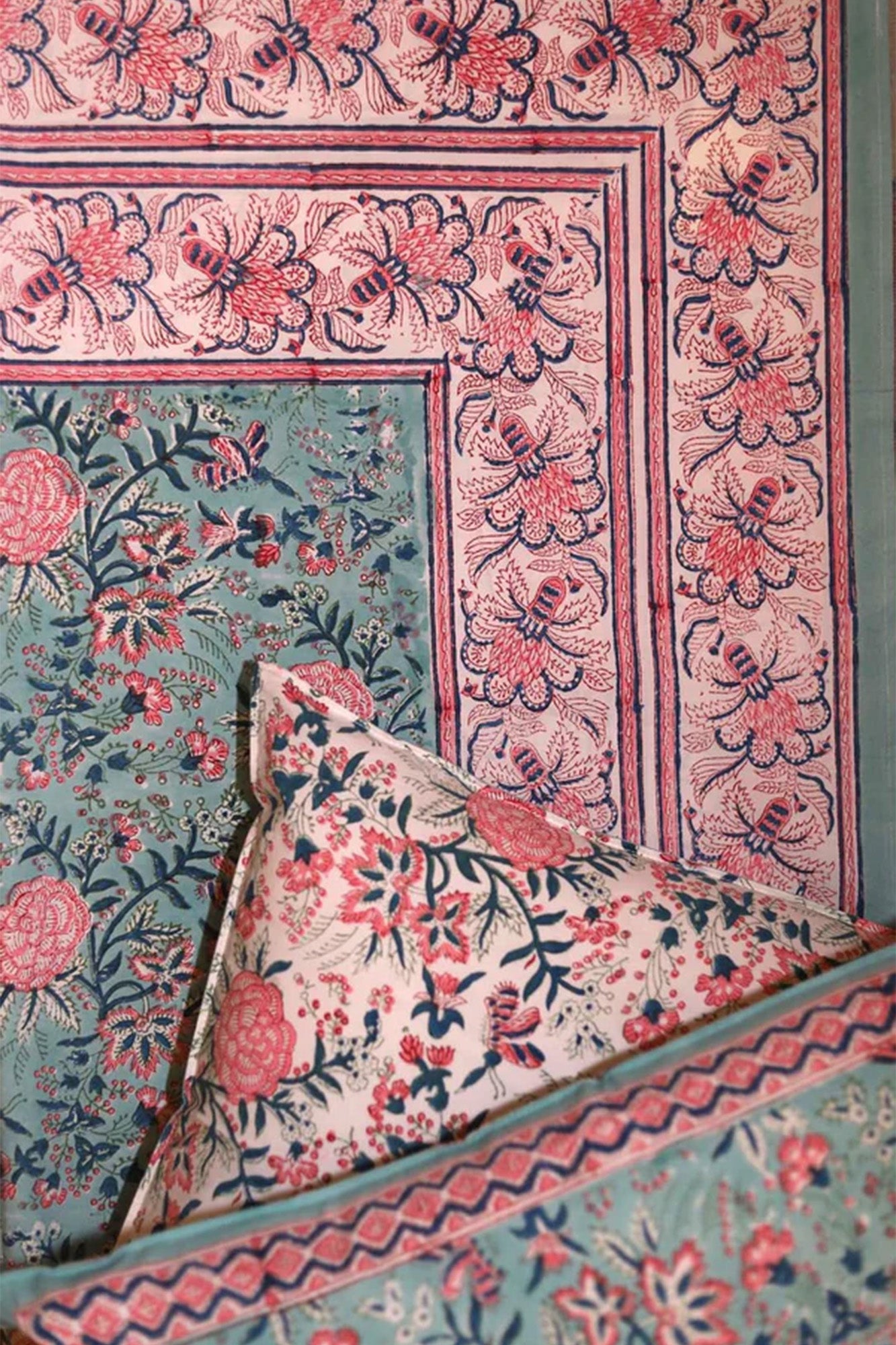 Rose Garden Bed Sheet With Pillow