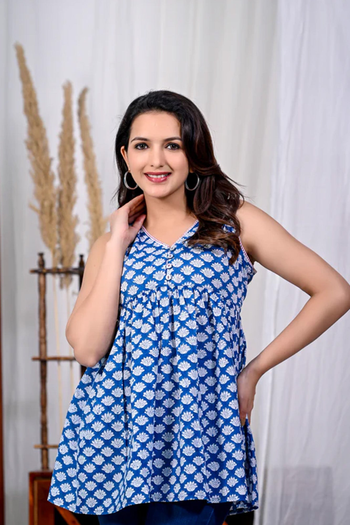 Top Sleeveless Women Bhopali Neela