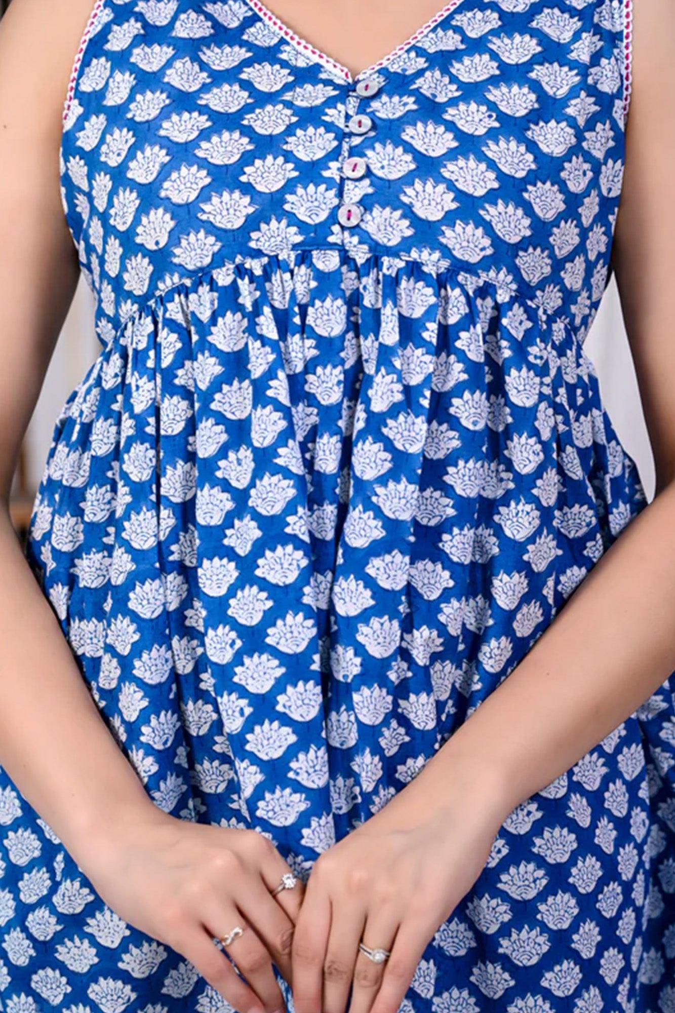 Top Sleeveless Women Bhopali Neela
