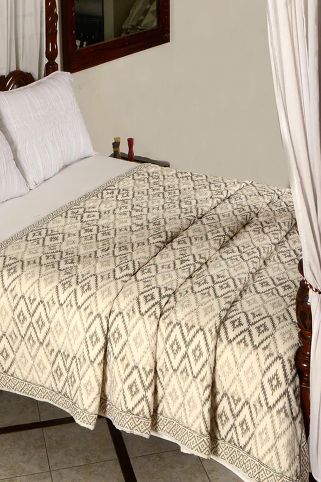 Grey Geometric Razai