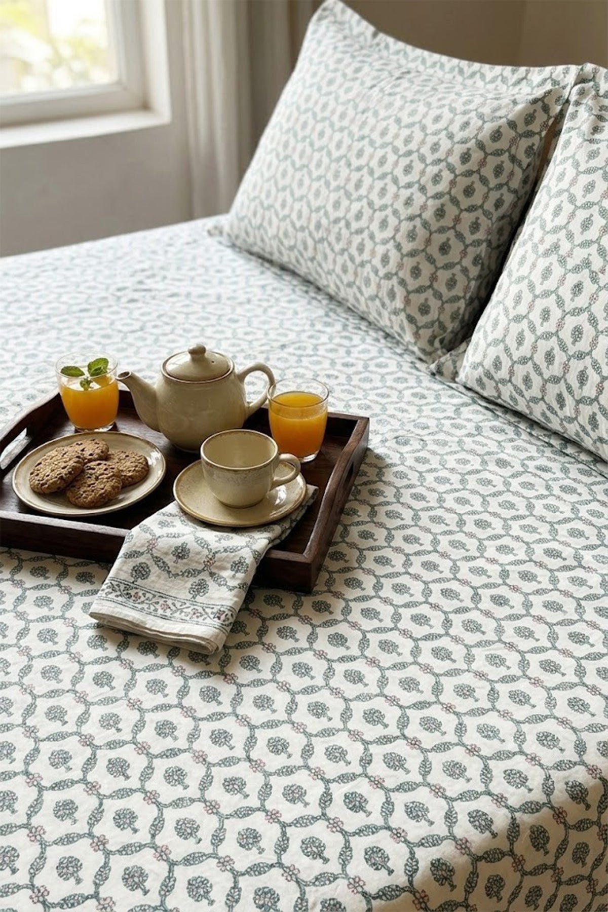 Mughal Quatrefoil Bed Sheet With Pillow