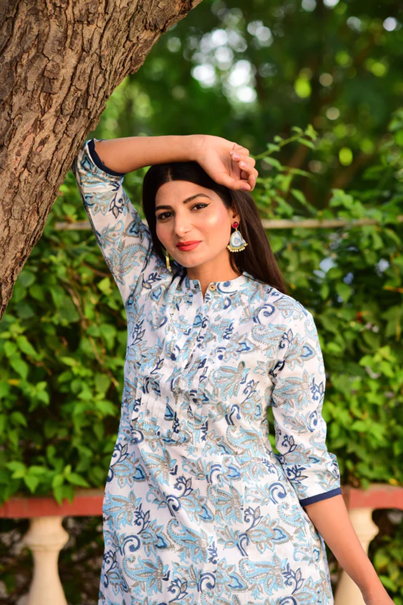 Women Neela Jaal Arles Kurta