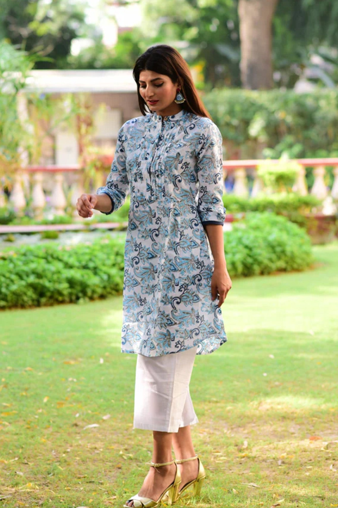 Women Neela Jaal Arles Kurta