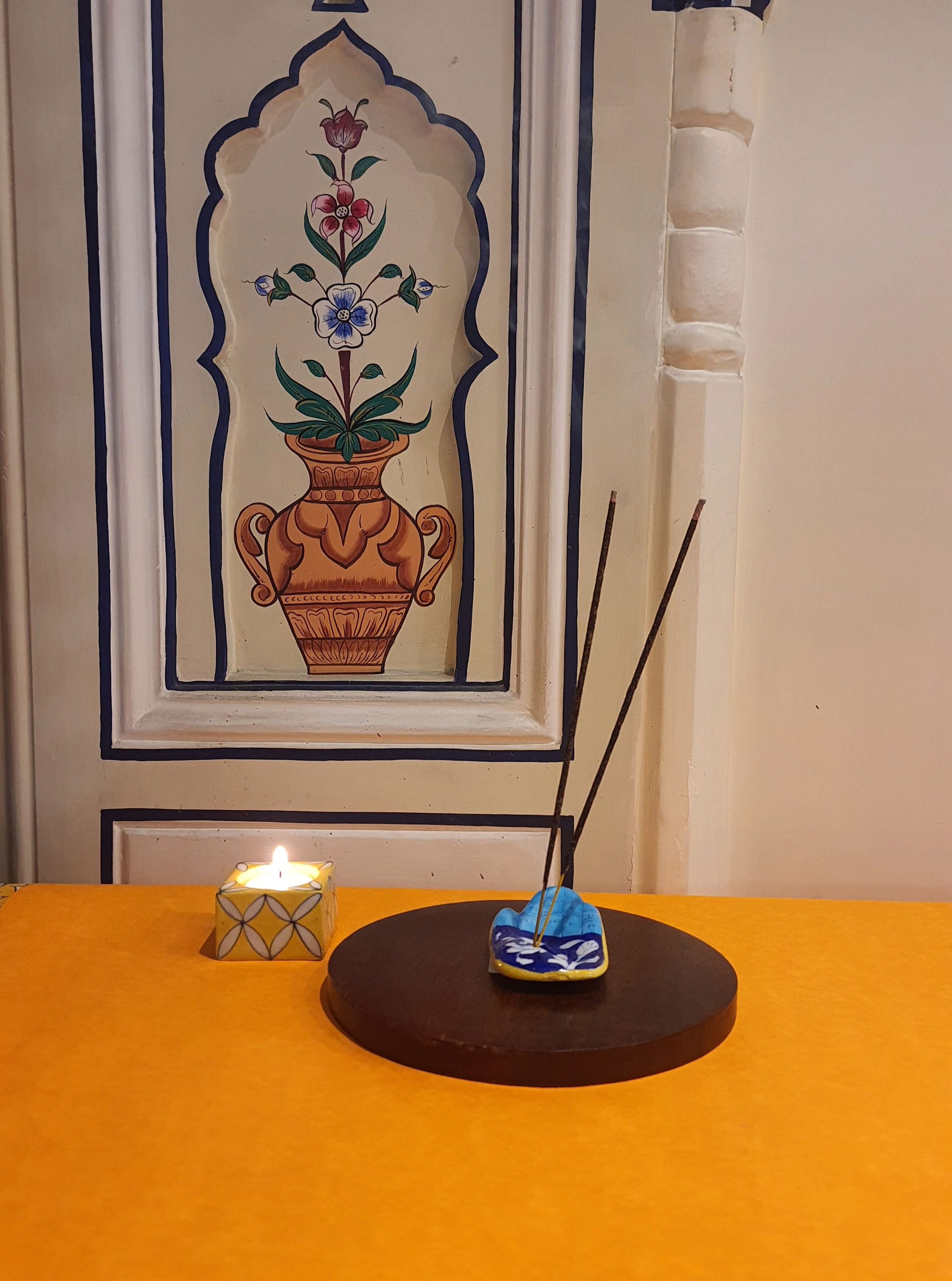 Insence Hand Ceramic