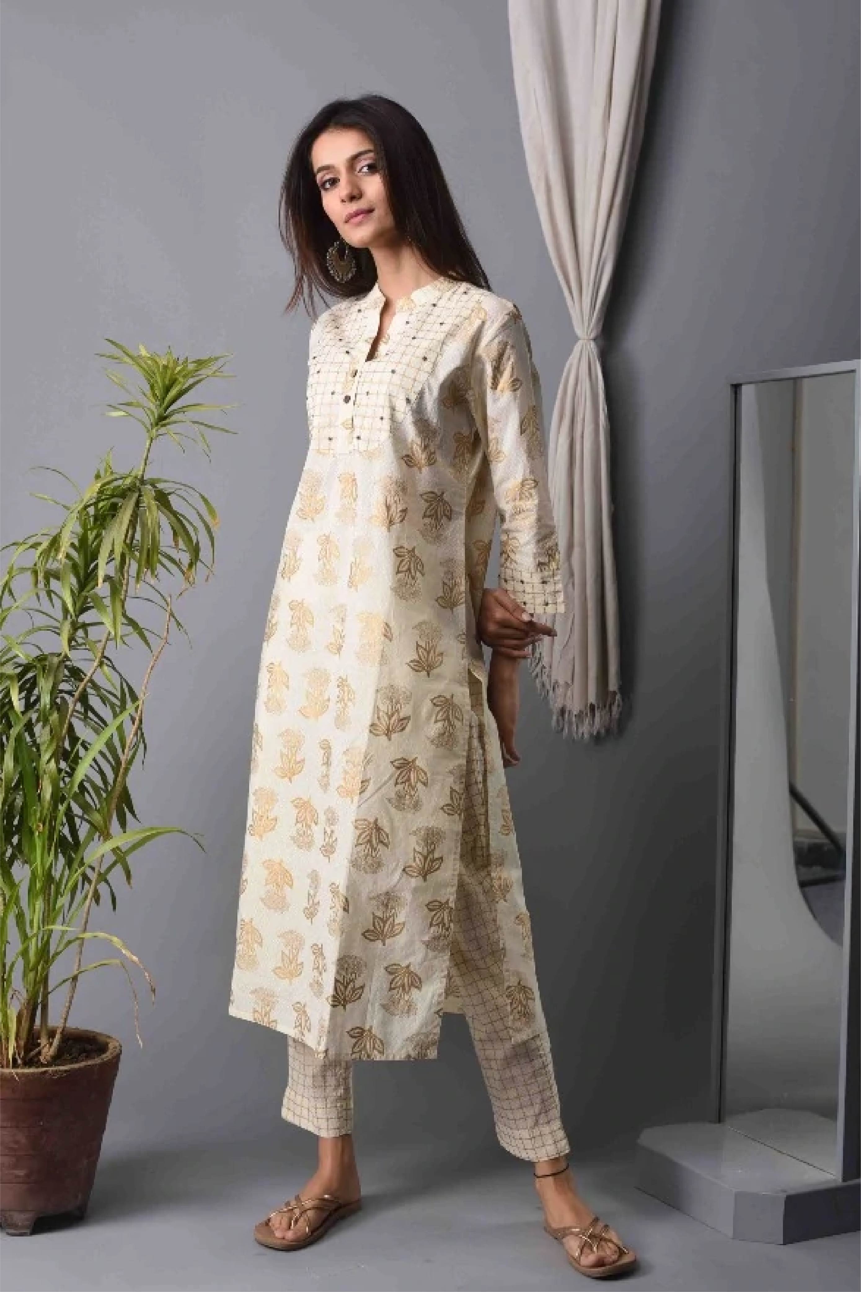 Women Gold Printed Regular Fit Pant