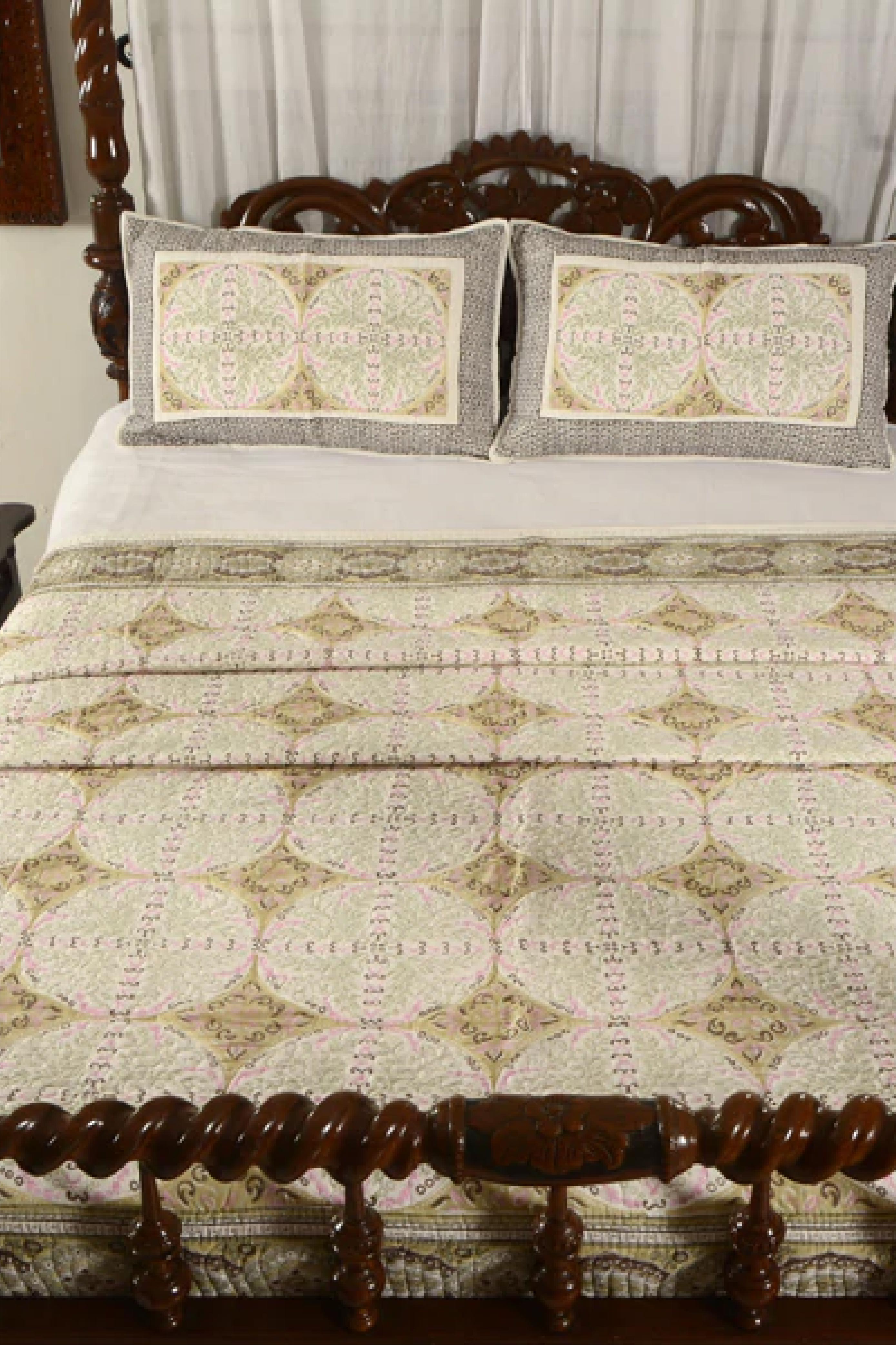 Pyramid World - Bed Cover