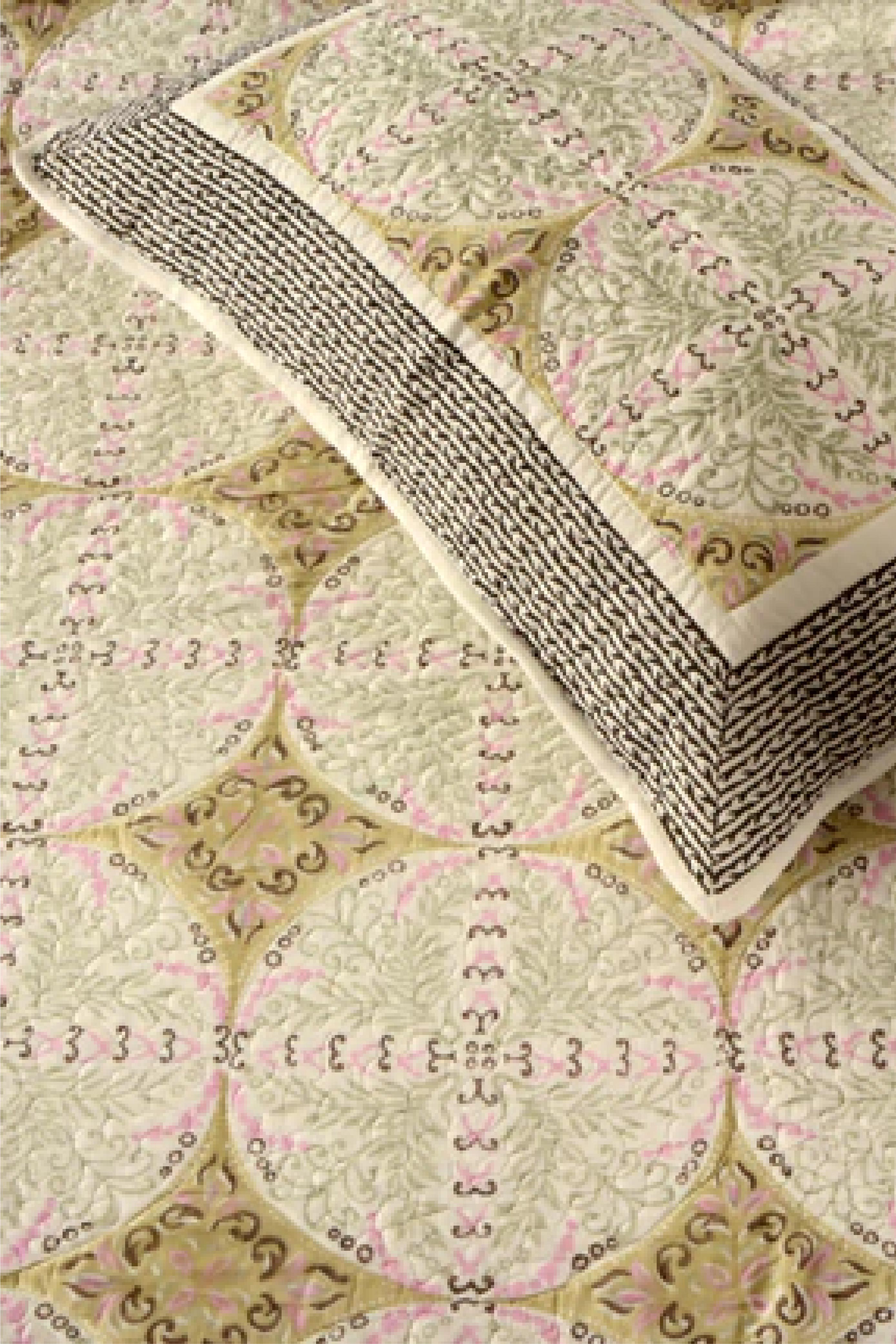 Pyramid World - Bed Cover