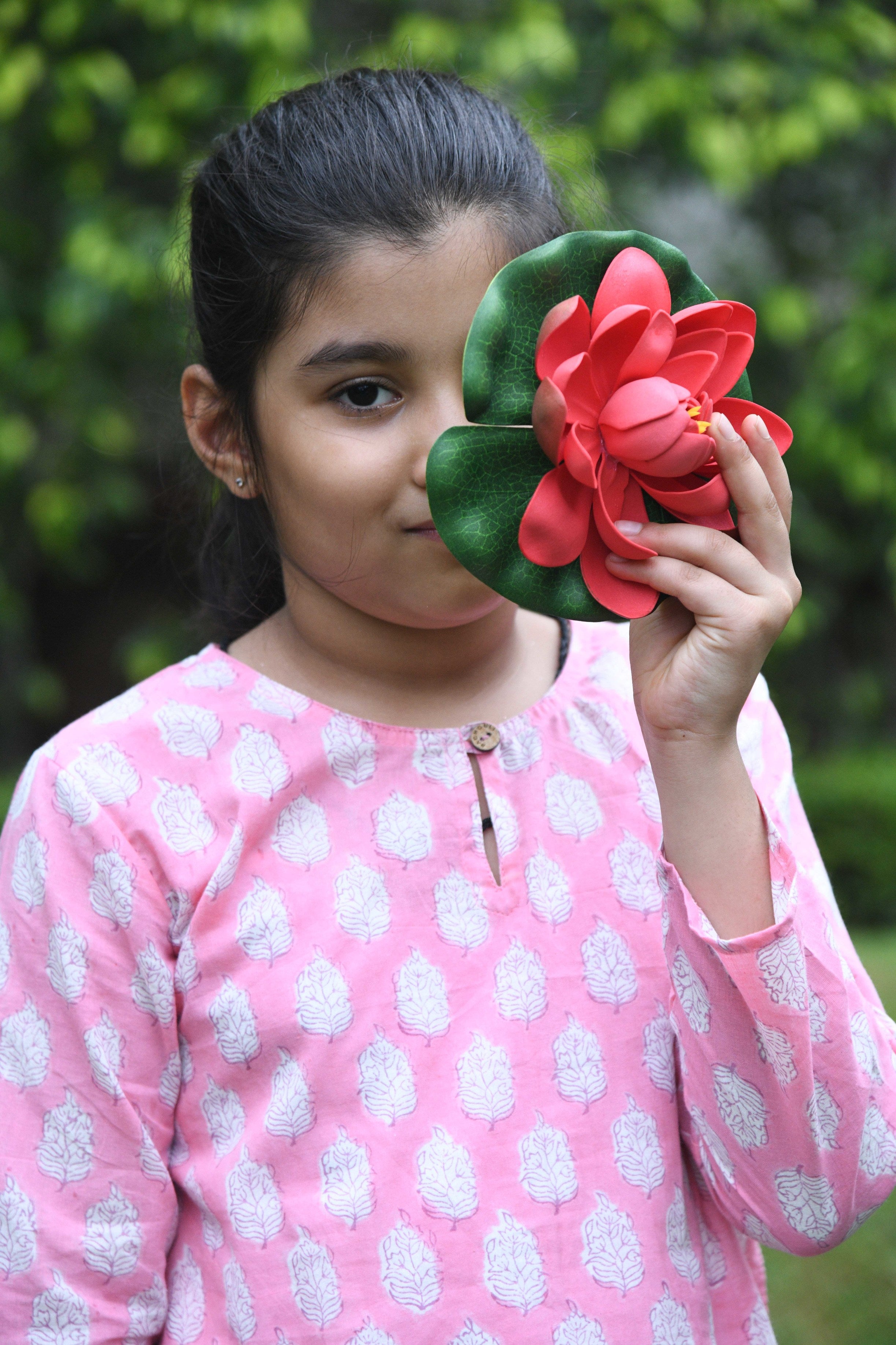 Girls Pink Floral Buti Kurta