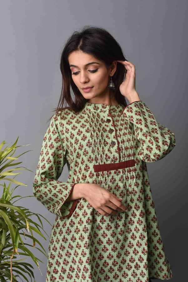 Women Arles Top - Green Motif