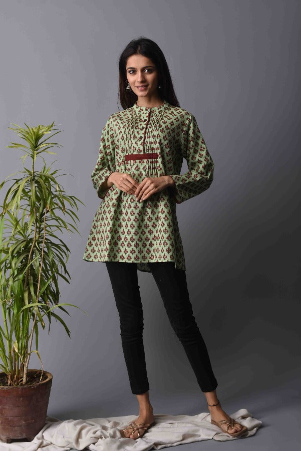 Women Arles Top - Green Motif