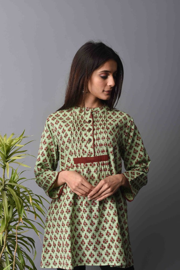 Women Arles Top - Green Motif