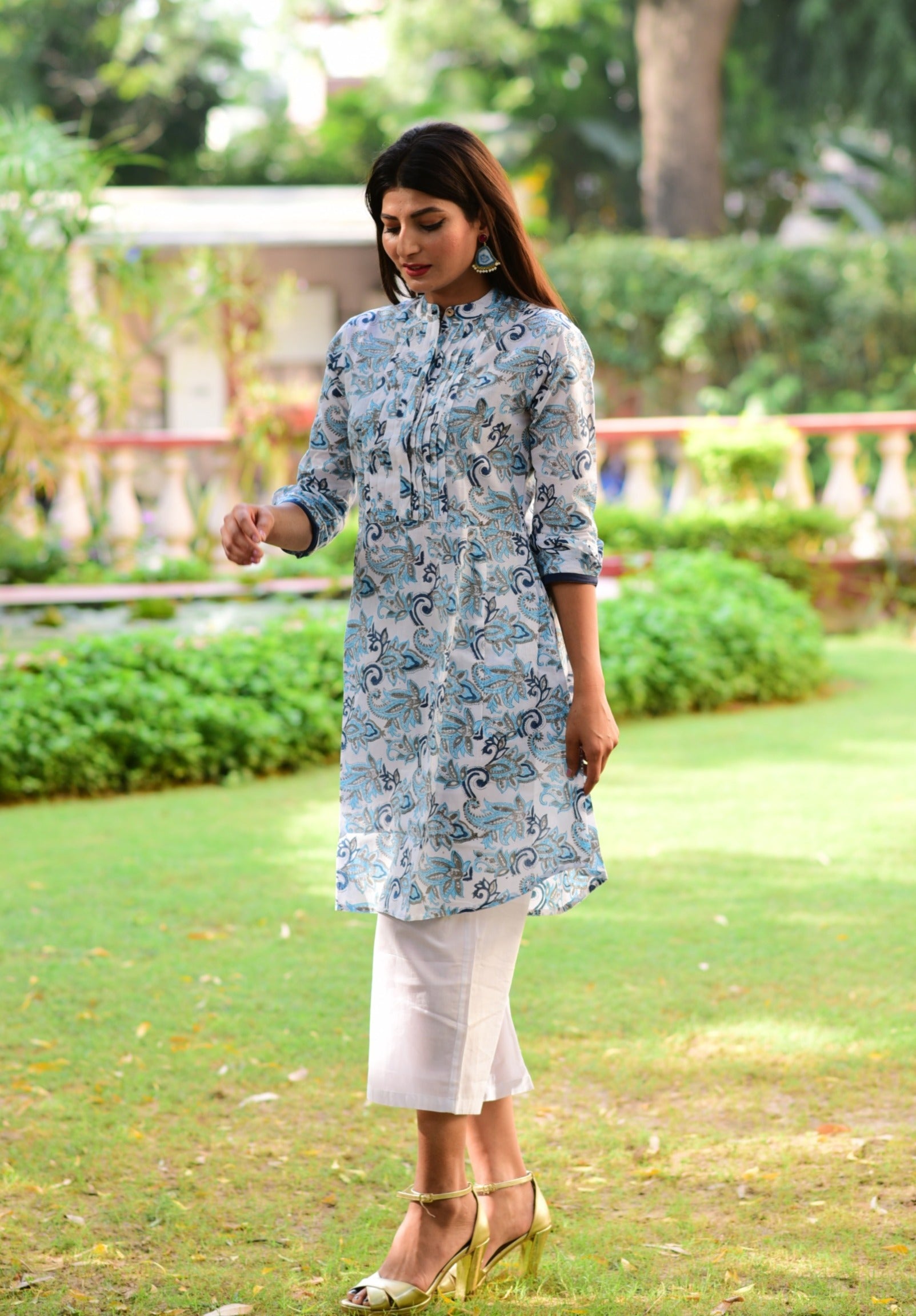 Women Neela Jaal Arles Kurta