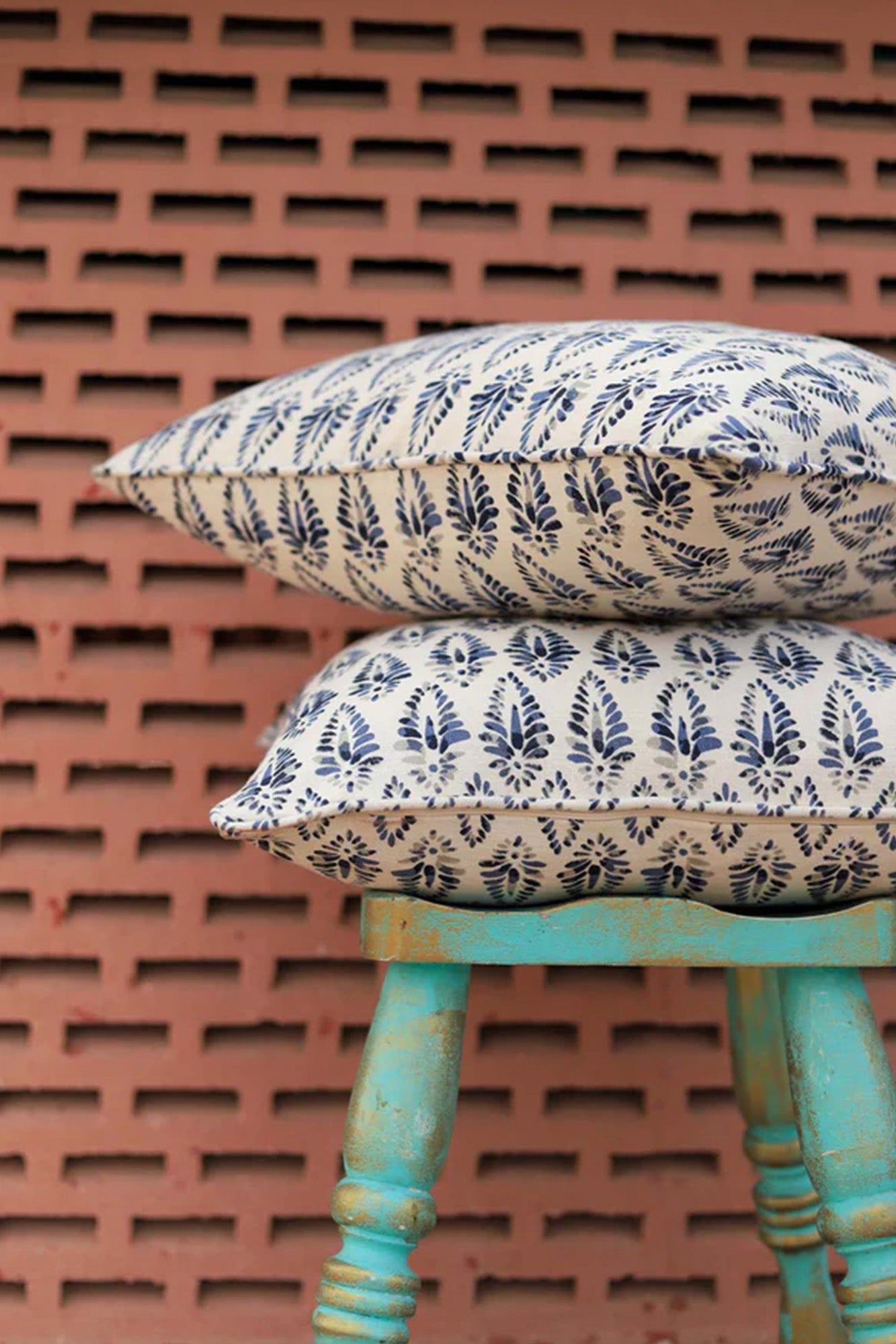 Cushion Cover Blue Leaf Buti