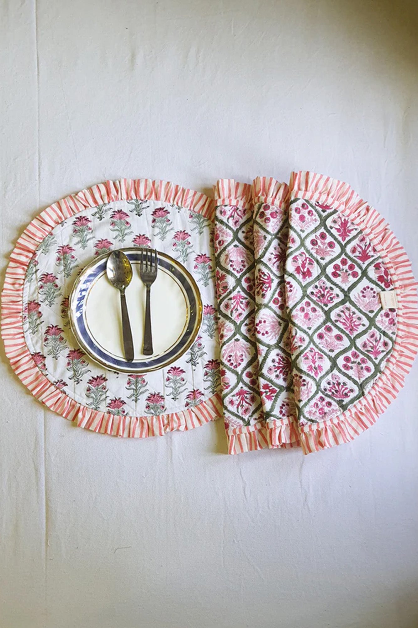Pink Motifs Reversible Round Placemat Set