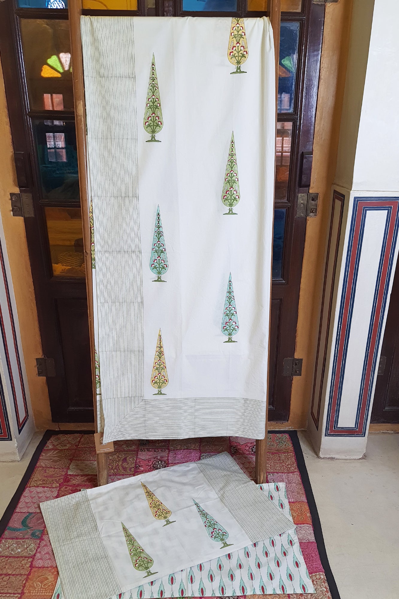 Rangrez Blossom Bed Sheet With Pillow