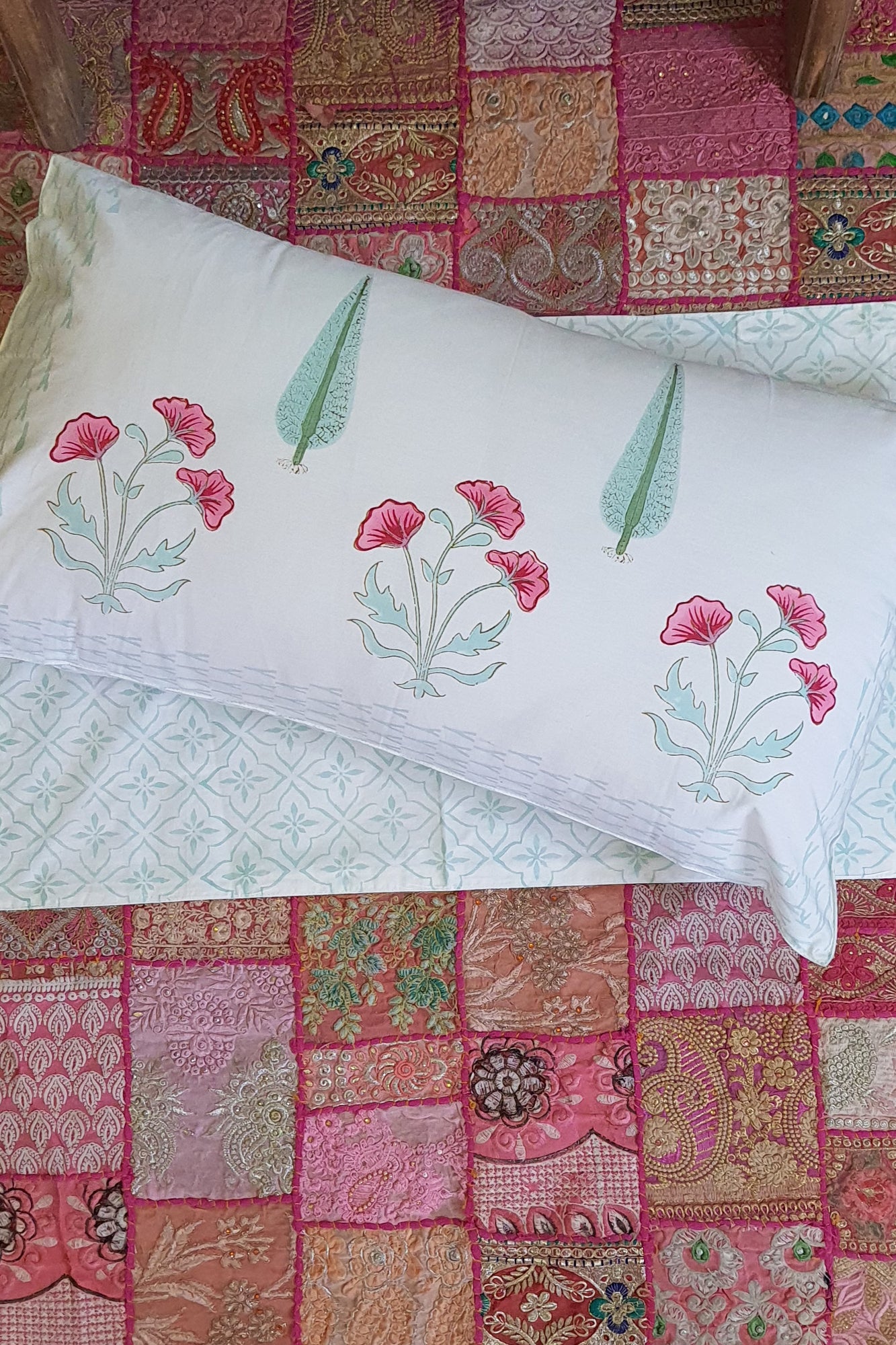 Noor-e-Gul Bed Sheet With Pillow Cover