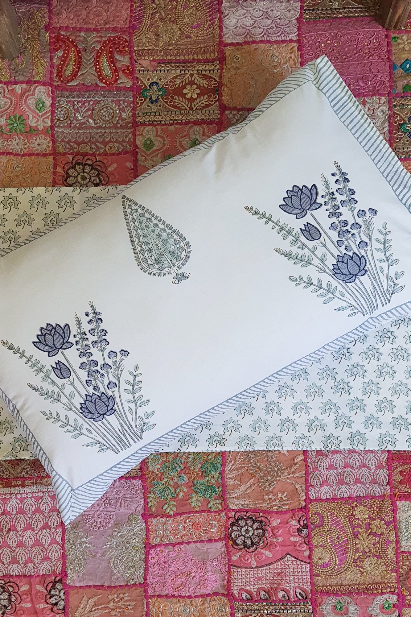 Neel Bagh Bed Sheet With Pillow